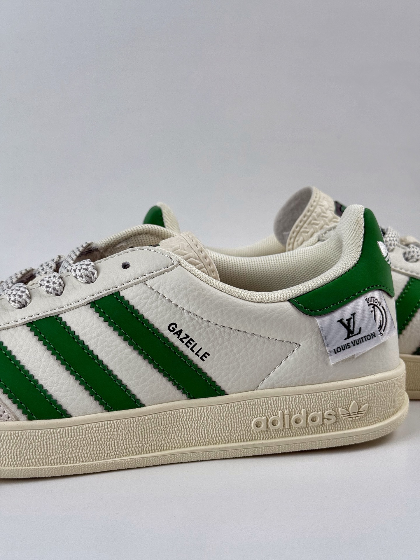 260 adidas originals Samba OG x Louis Vuitton 灰白绿满天星 桑巴舞系列复古经典轻便板鞋 XD6188-102