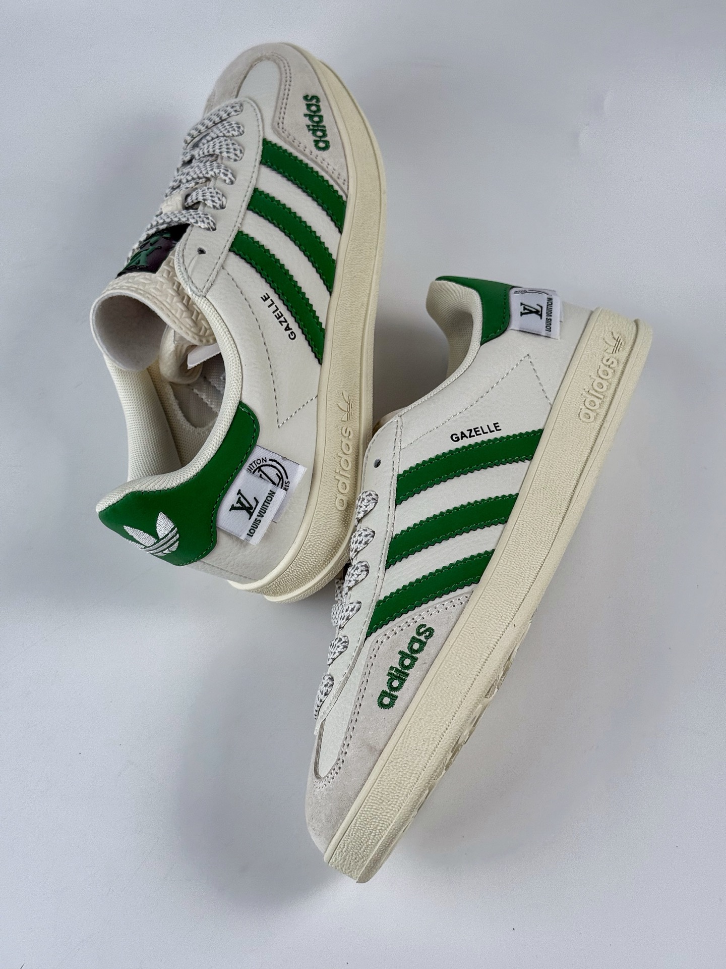 260 adidas originals Samba OG x Louis Vuitton 灰白绿满天星 桑巴舞系列复古经典轻便板鞋 XD6188-102