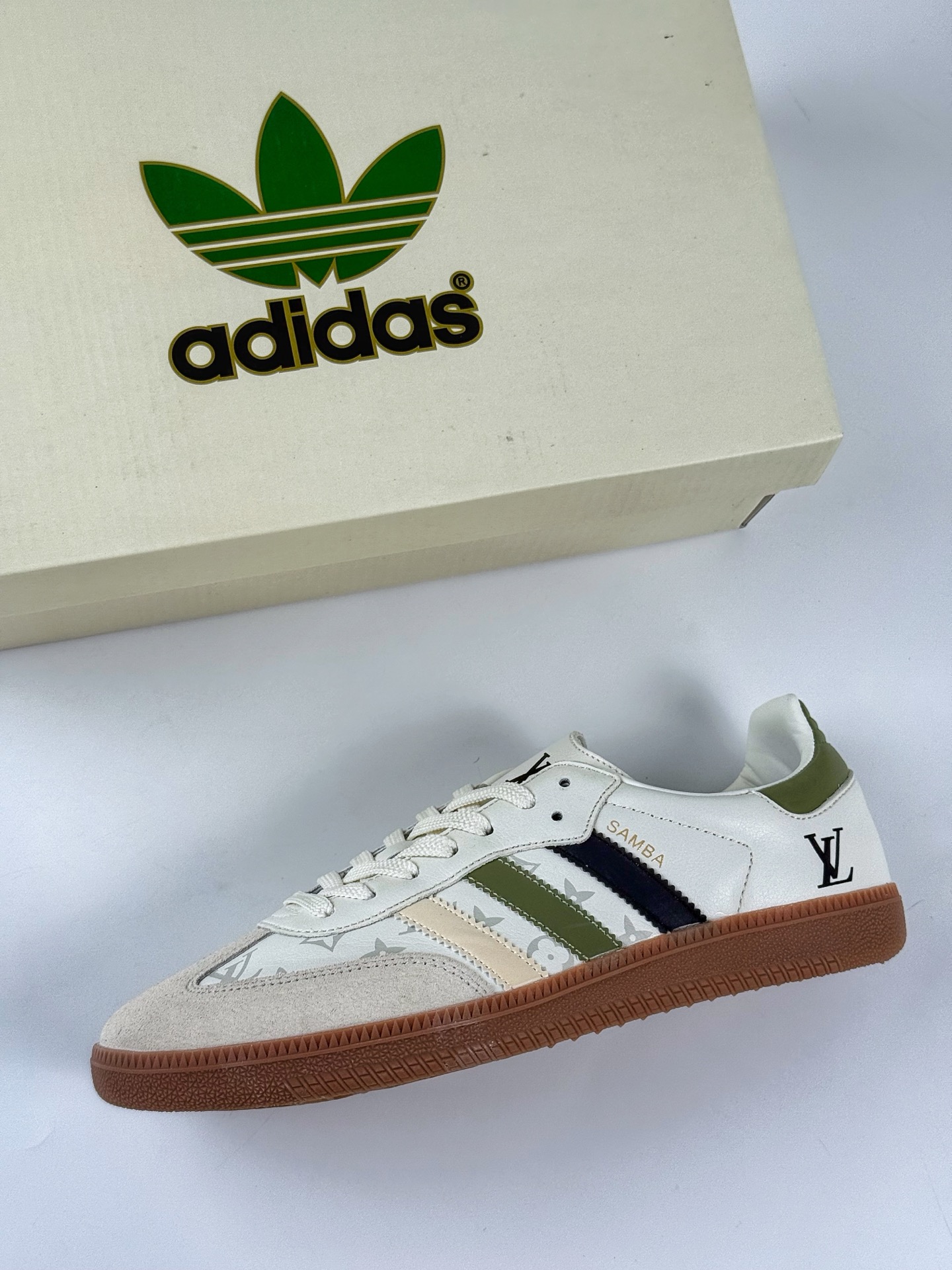 200 adidas originals Samba OG x Louis Vuitton 棕白 桑巴舞系列复古经典轻便板鞋 GJ75809-Chinese UA Cheap High Quatity Brand Clothes Bags handbags Sneakers wholesale wholesaler seller from China Factory suppliers Fashion Clothing Shoes best Quality Beautiful Price 200 adidas originals Samba OG x Louis Vuitton 棕白 桑巴舞系列复古经典轻便板鞋 GJ75809