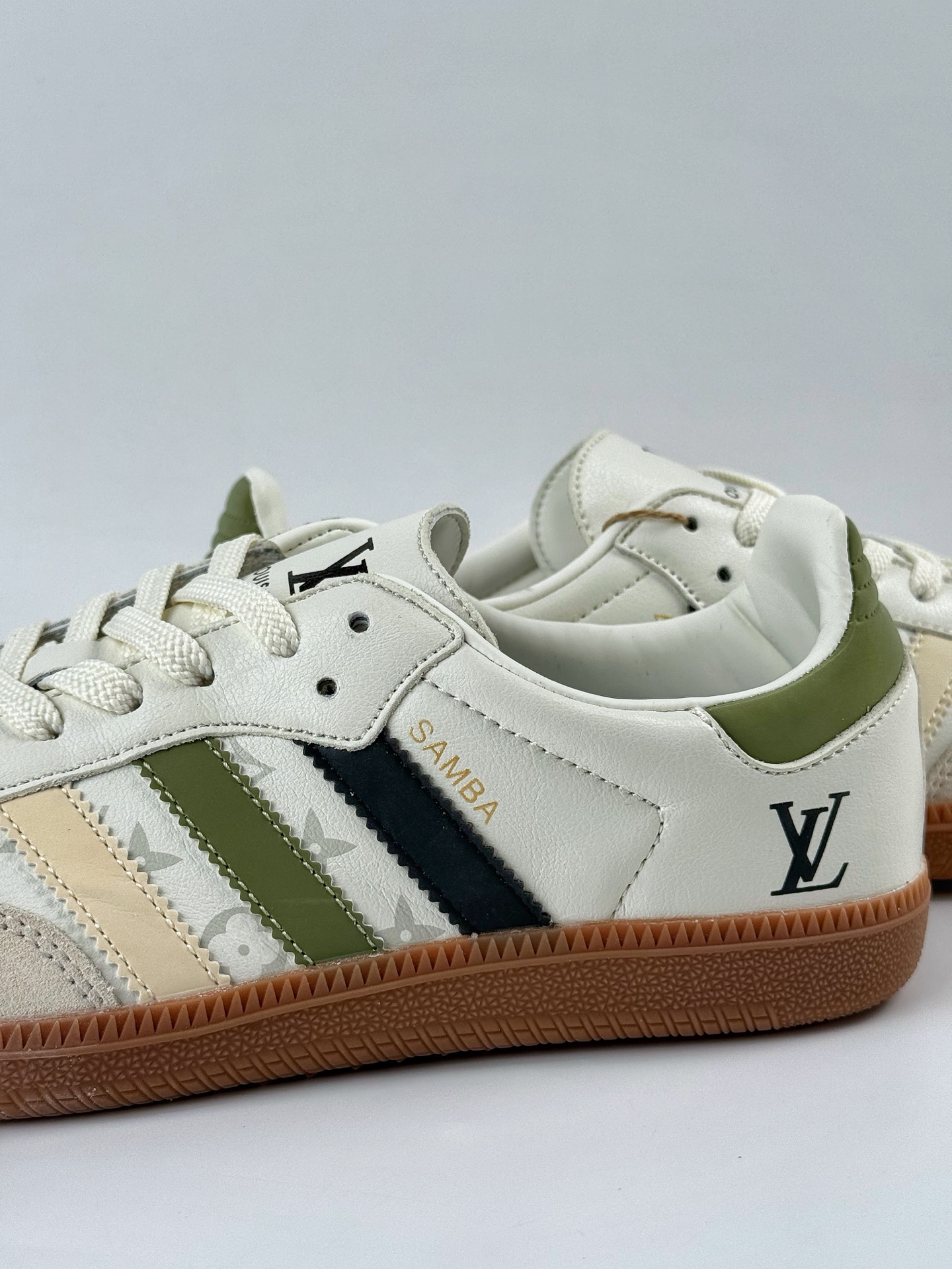 200 adidas originals Samba OG x Louis Vuitton 棕白 桑巴舞系列复古经典轻便板鞋 GJ75809-Chinese UA Cheap High Quatity Brand Clothes Bags handbags Sneakers wholesale wholesaler seller from China Factory suppliers Fashion Clothing Shoes best Quality Beautiful Price 200 adidas originals Samba OG x Louis Vuitton 棕白 桑巴舞系列复古经典轻便板鞋 GJ75809