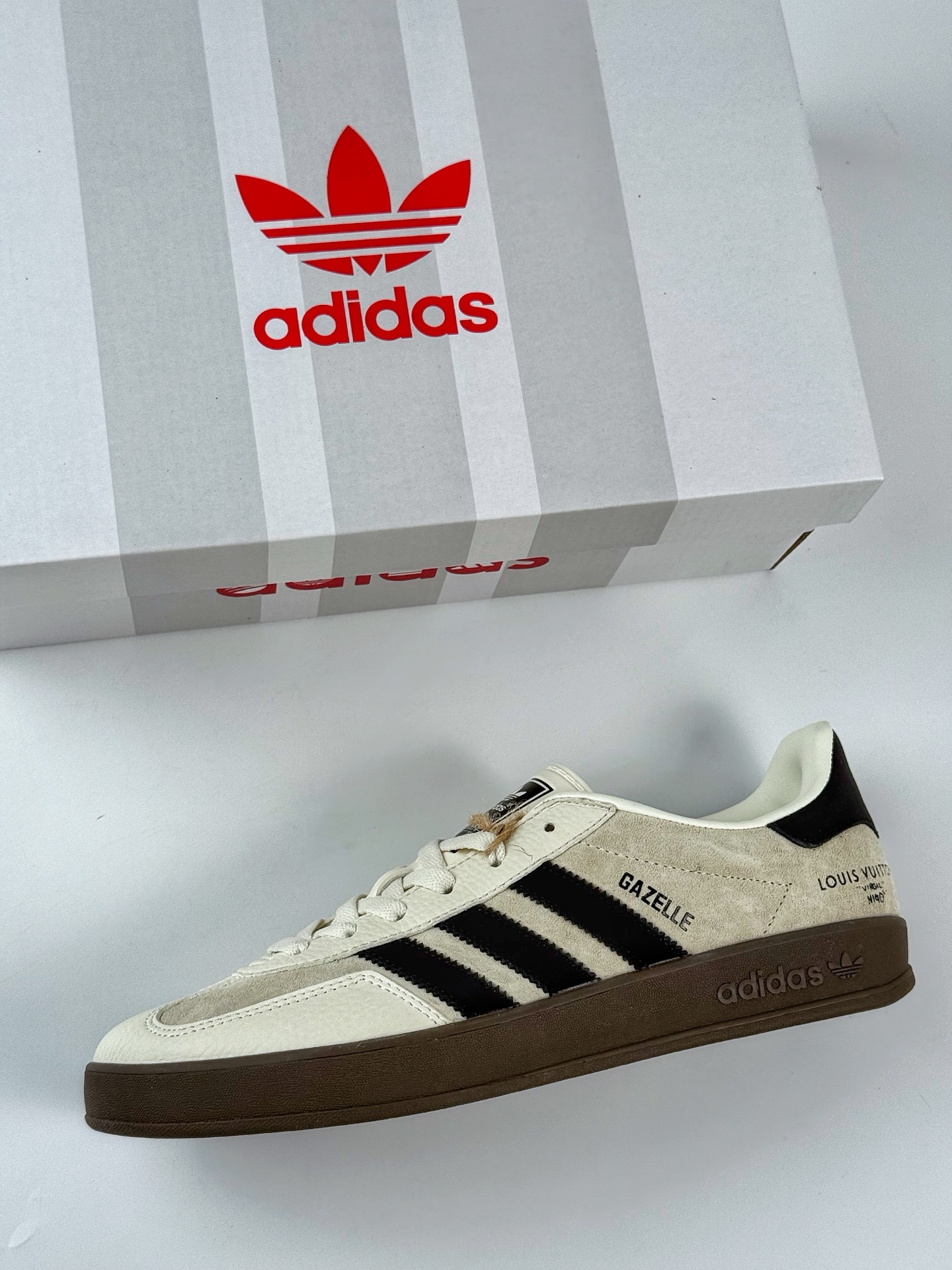 200 Adidas三叶草SAMBA OG x Louis Vuitton 白棕黑 休闲板鞋 SC9207-724