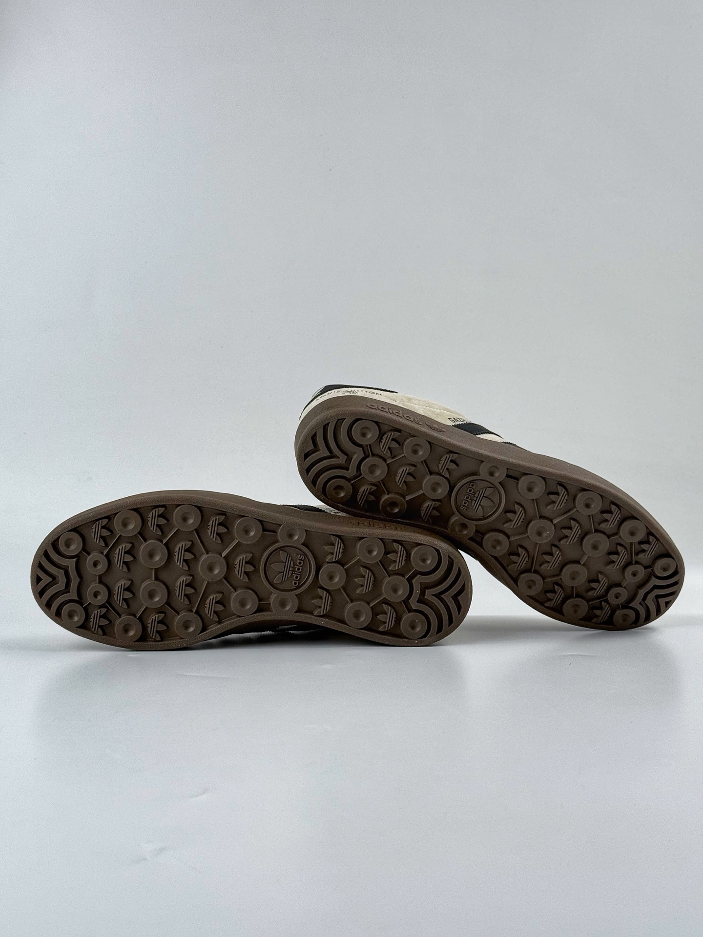 200 Adidas三叶草SAMBA OG x Louis Vuitton 白棕黑 休闲板鞋 SC9207-724