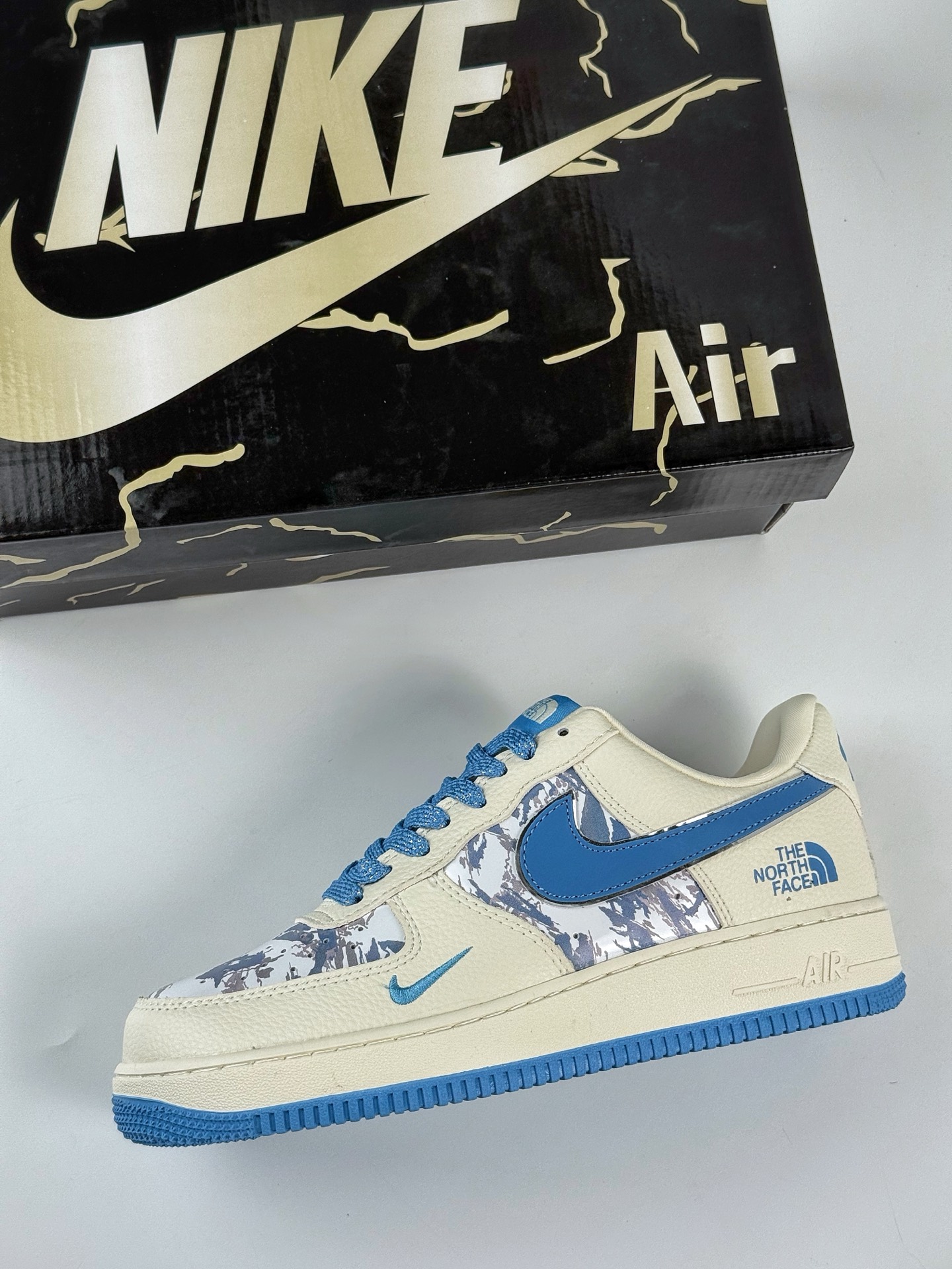 260 Nike Air Force 1 Low 07 x The North Face 米蓝小勾满天星 KJ1688-003-Chinese  UA Cheap High Quatity Brand  Clothes Bags handbags Sneakers wholesale wholesaler seller from China Factory suppliers Fashion Clothing  Shoes best Quality Beautiful Price  260 Nike Air Force 1 Low 07 x The North Face 米蓝小勾满天星 KJ1688-003