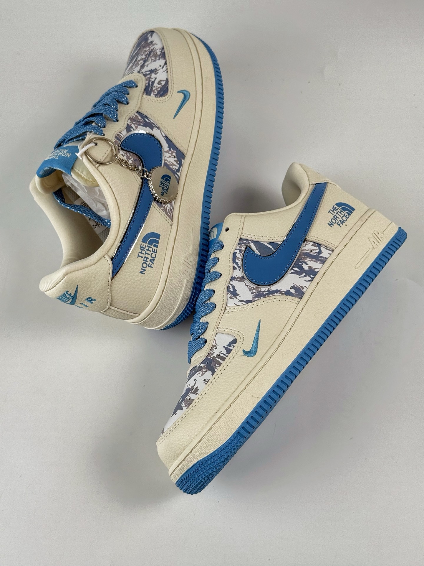 260 Nike Air Force 1 Low 07 x The North Face 米蓝小勾满天星 KJ1688-003-Chinese  UA Cheap High Quatity Brand  Clothes Bags handbags Sneakers wholesale wholesaler seller from China Factory suppliers Fashion Clothing  Shoes best Quality Beautiful Price  260 Nike Air Force 1 Low 07 x The North Face 米蓝小勾满天星 KJ1688-003