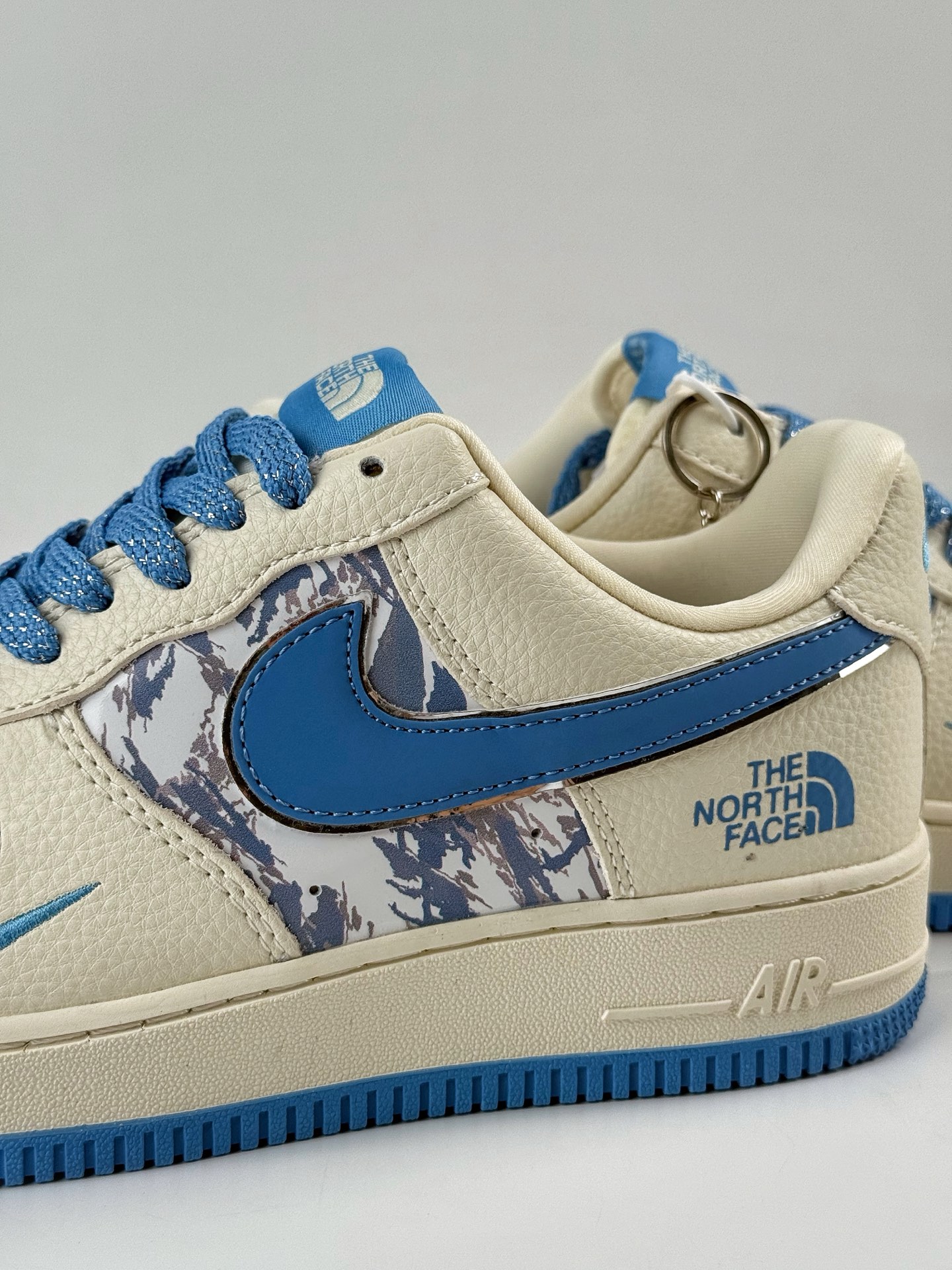 260 Nike Air Force 1 Low 07 x The North Face 米蓝小勾满天星 KJ1688-003-Chinese  UA Cheap High Quatity Brand  Clothes Bags handbags Sneakers wholesale wholesaler seller from China Factory suppliers Fashion Clothing  Shoes best Quality Beautiful Price  260 Nike Air Force 1 Low 07 x The North Face 米蓝小勾满天星 KJ1688-003