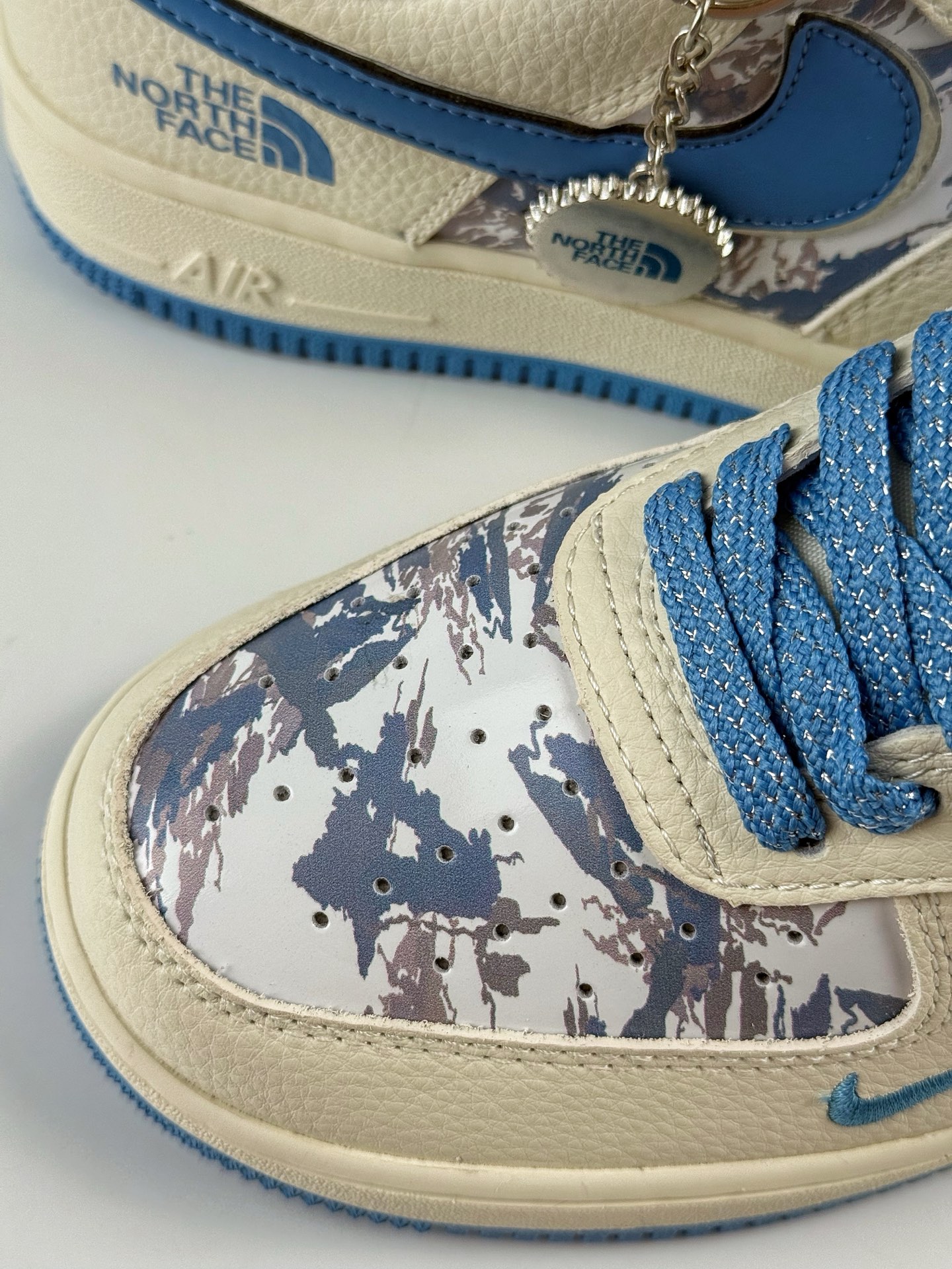 260 Nike Air Force 1 Low 07 x The North Face 米蓝小勾满天星 KJ1688-003-Chinese  UA Cheap High Quatity Brand  Clothes Bags handbags Sneakers wholesale wholesaler seller from China Factory suppliers Fashion Clothing  Shoes best Quality Beautiful Price  260 Nike Air Force 1 Low 07 x The North Face 米蓝小勾满天星 KJ1688-003