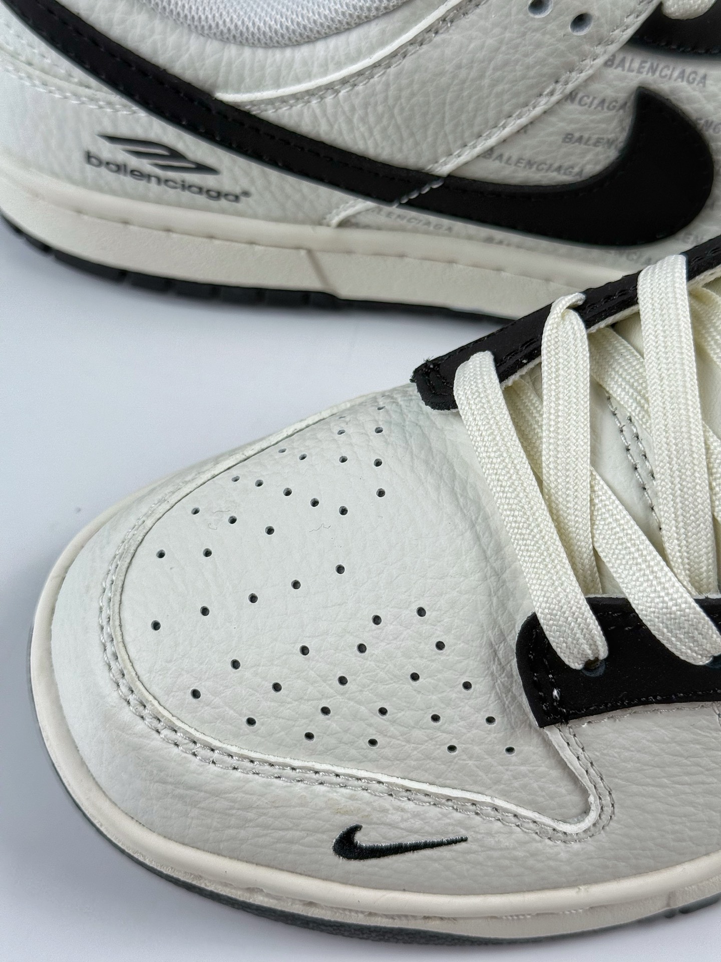 Nike SB Dunk Low x Balenciaga 白黑小钩 FX1588-311