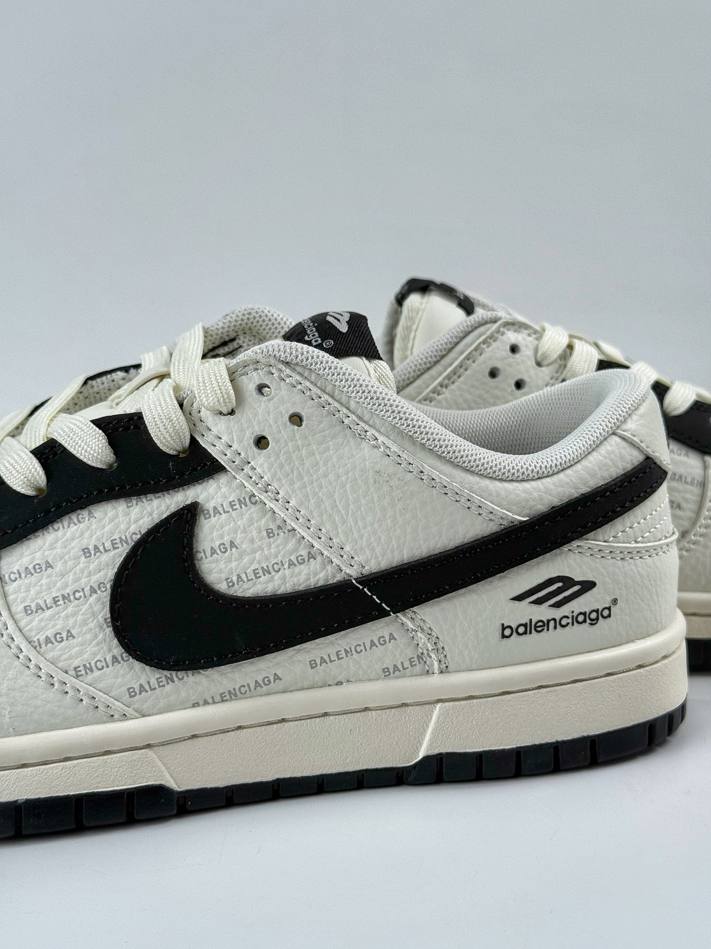 Nike SB Dunk Low x Balenciaga 白黑小钩 FX1588-311