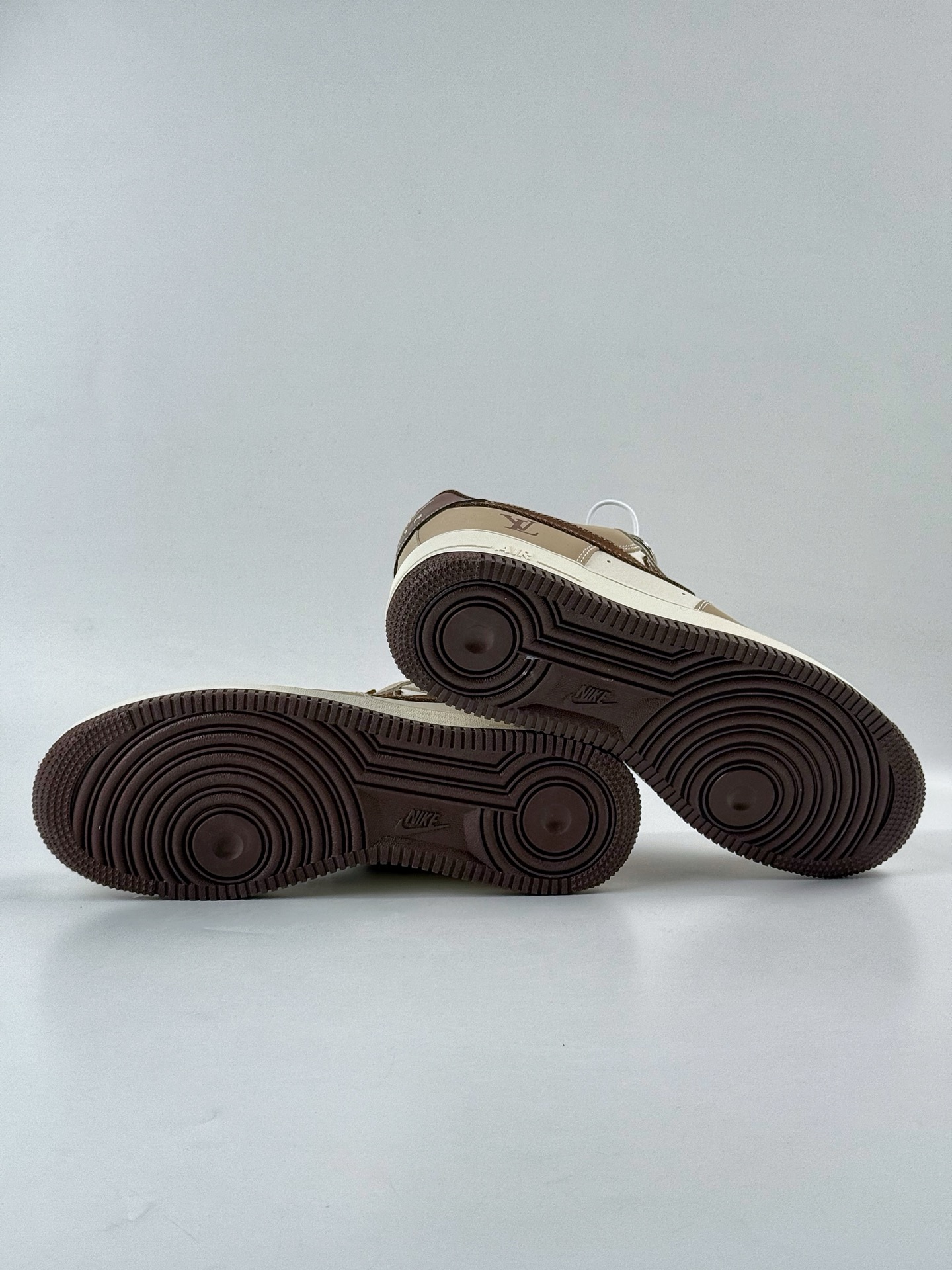 260 Nike Air Force 1 Low 07 x Louis Vuitton 棕白小勾 KK1988-091-Chinese UA Cheap High Quatity Brand Clothes Bags handbags Sneakers wholesale wholesaler seller from China Factory suppliers Fashion Clothing Shoes best Quality Beautiful Price 260 Nike Air Force 1 Low 07 x Louis Vuitton 棕白小勾 KK1988-091