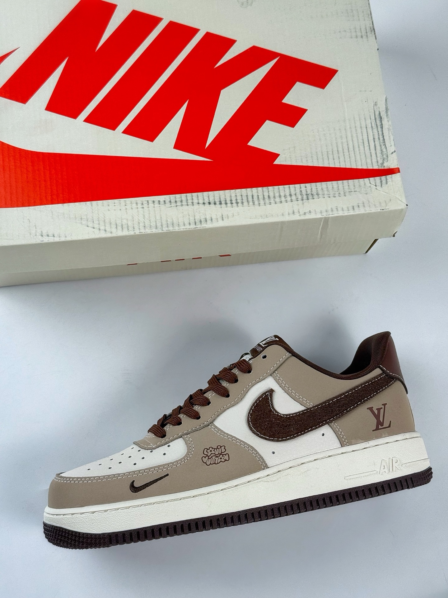260 Nike Air Force 1 Low 07 x Louis Vuitton 棕白小勾 KK1988-091-Chinese UA Cheap High Quatity Brand Clothes Bags handbags Sneakers wholesale wholesaler seller from China Factory suppliers Fashion Clothing Shoes best Quality Beautiful Price 260 Nike Air Force 1 Low 07 x Louis Vuitton 棕白小勾 KK1988-091