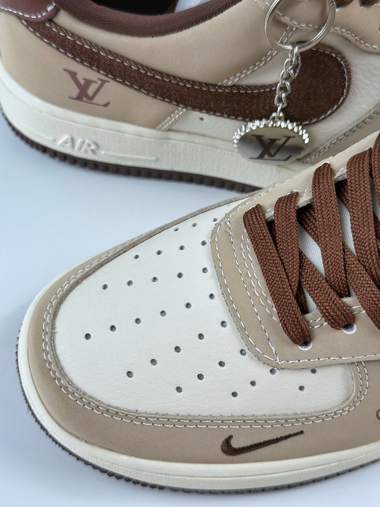 260 Nike Air Force 1 Low 07 x Louis Vuitton 棕白小勾 KK1988-091-Chinese UA Cheap High Quatity Brand Clothes Bags handbags Sneakers wholesale wholesaler seller from China Factory suppliers Fashion Clothing Shoes best Quality Beautiful Price 260 Nike Air Force 1 Low 07 x Louis Vuitton 棕白小勾 KK1988-091