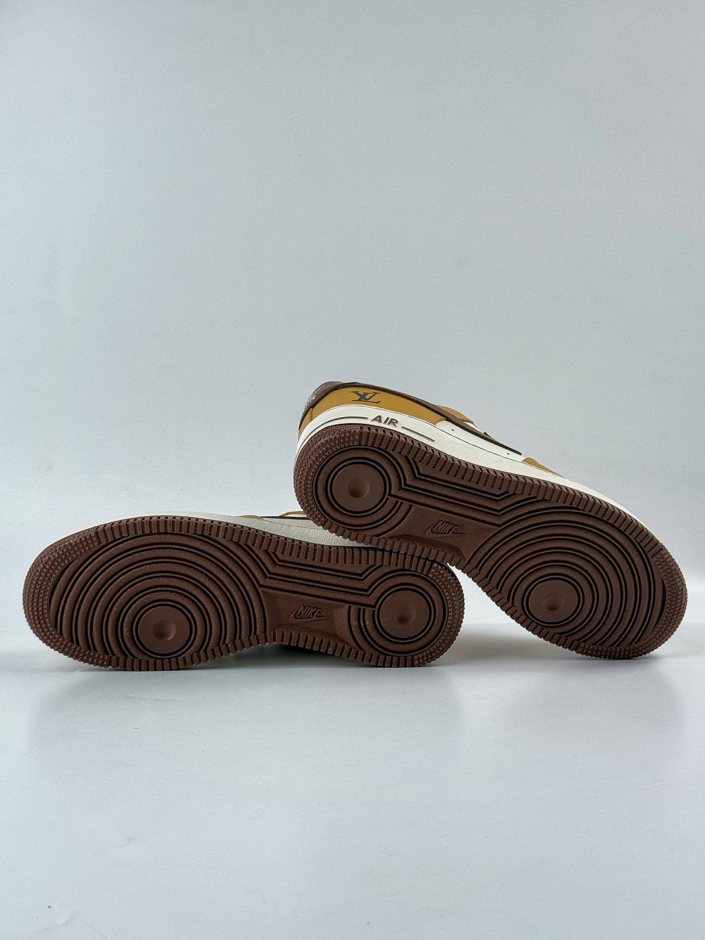 260 Nike Air Force 1 Low 07 x Louis Vuitton 黄白小勾 LW9279-014