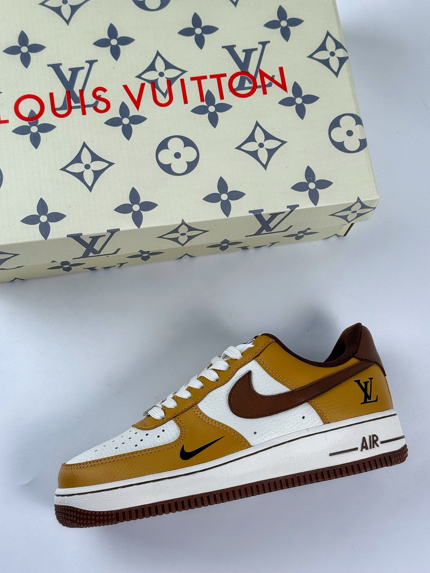 260 Nike Air Force 1 Low 07 x Louis Vuitton 黄白小勾 LW9279-014