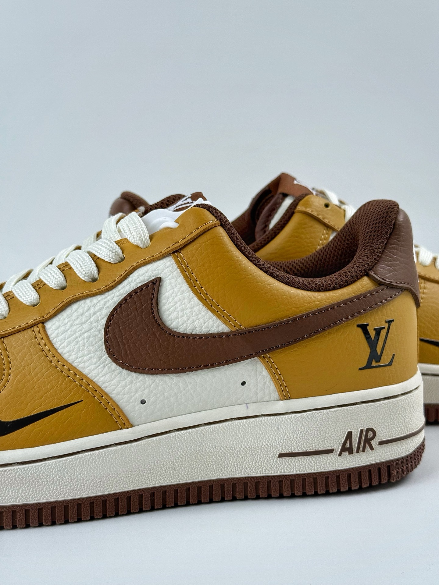 260 Nike Air Force 1 Low 07 x Louis Vuitton 黄白小勾 LW9279-014