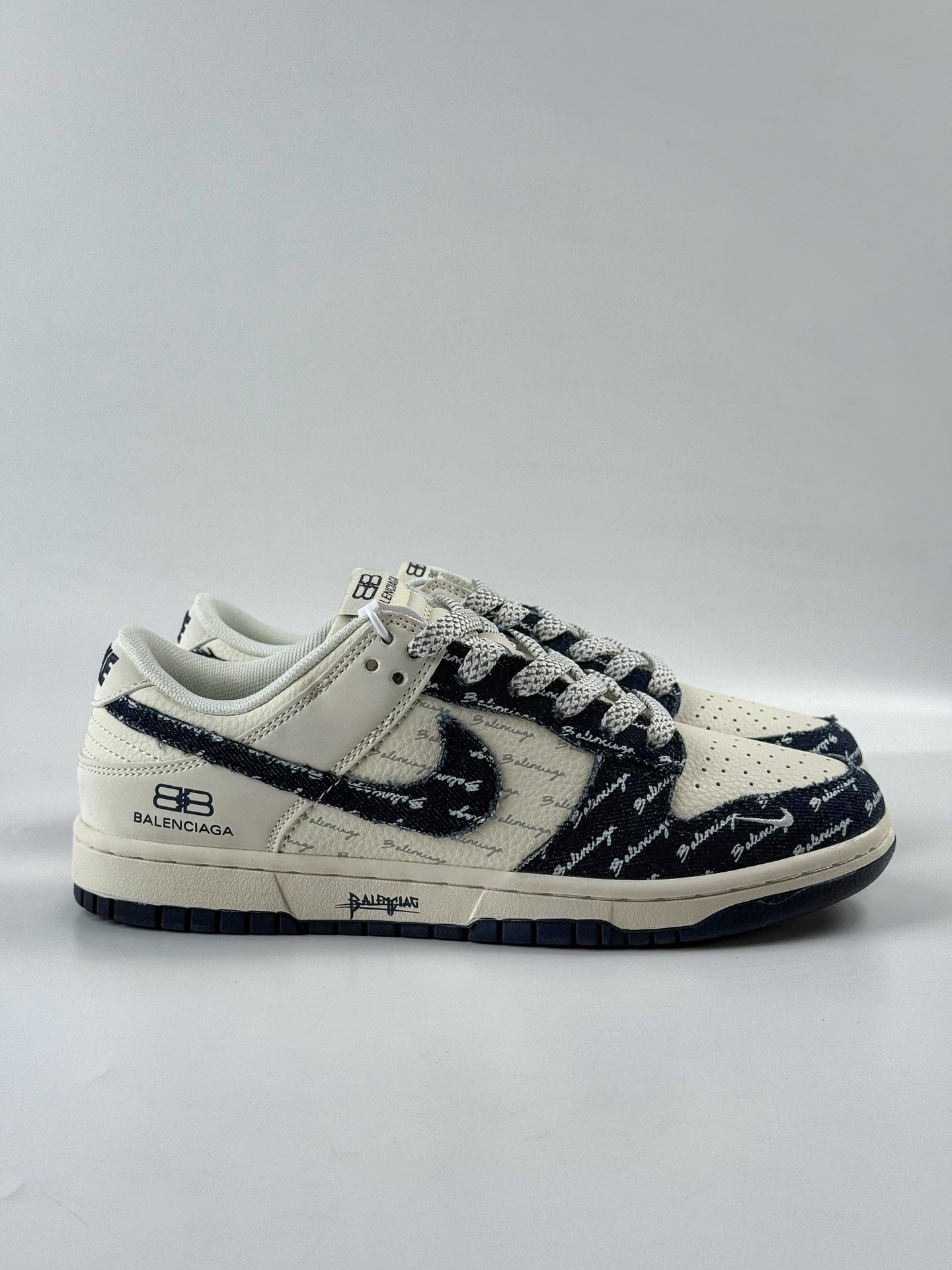 260 Nike SB Dunk Low x Balenciaga 黑白小勾满天星 XD1588-231-Chinese UA Cheap High Quatity Brand Clothes Bags handbags Sneakers wholesale wholesaler seller from China Factory suppliers Fashion Clothing Shoes best Quality Beautiful Price 260 Nike SB Dunk Low x Balenciaga 黑白小勾满天星 XD1588-231