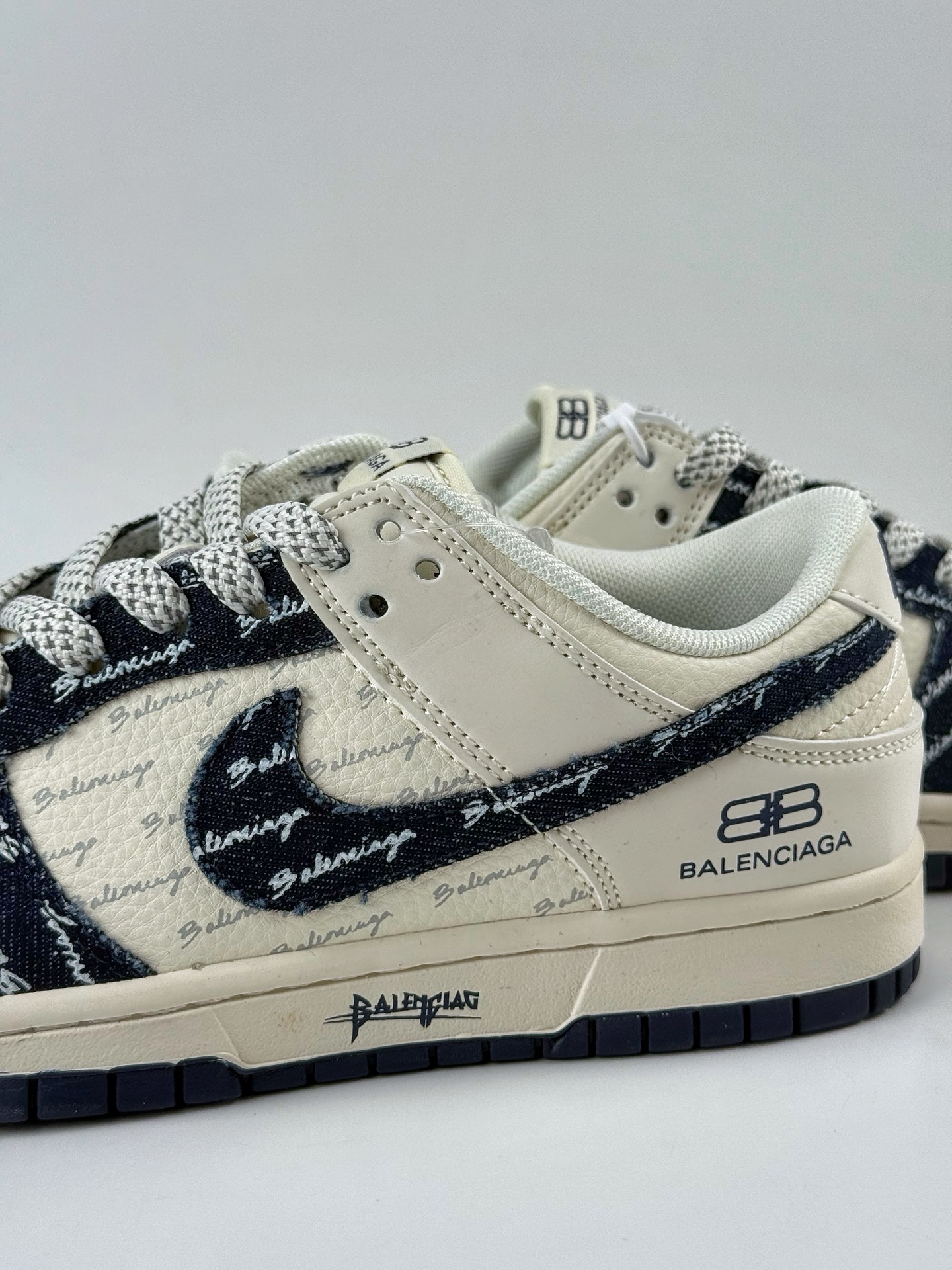 260 Nike SB Dunk Low x Balenciaga 黑白小勾满天星 XD1588-231-Chinese UA Cheap High Quatity Brand Clothes Bags handbags Sneakers wholesale wholesaler seller from China Factory suppliers Fashion Clothing Shoes best Quality Beautiful Price 260 Nike SB Dunk Low x Balenciaga 黑白小勾满天星 XD1588-231