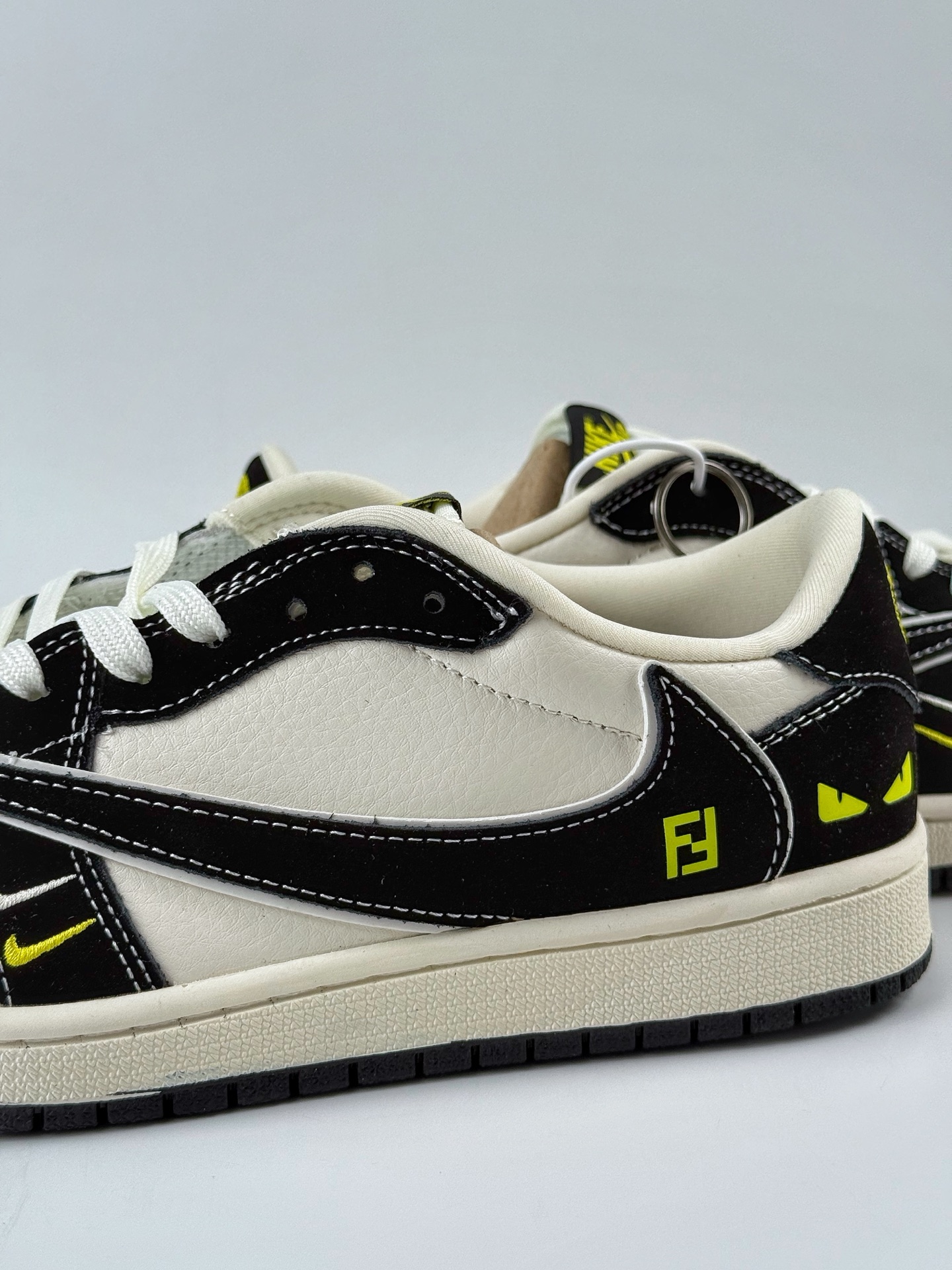 Travis Scott x Nike Air Jordan 1 Low Air Jordan 1 Low 反转黑白双小勾倒钩 XS2024-072-莆田鞋,莆田鞋货源,高仿鞋,高仿鞋货源,安福档口,莆田高仿鞋,莆田鞋批发,高仿鞋批发,莆田高仿运动鞋,高仿运动鞋,莆田运动鞋 Travis Scott x Nike Air Jordan 1 Low Air Jordan 1 Low 反转黑白双小勾倒钩 XS2024-072
