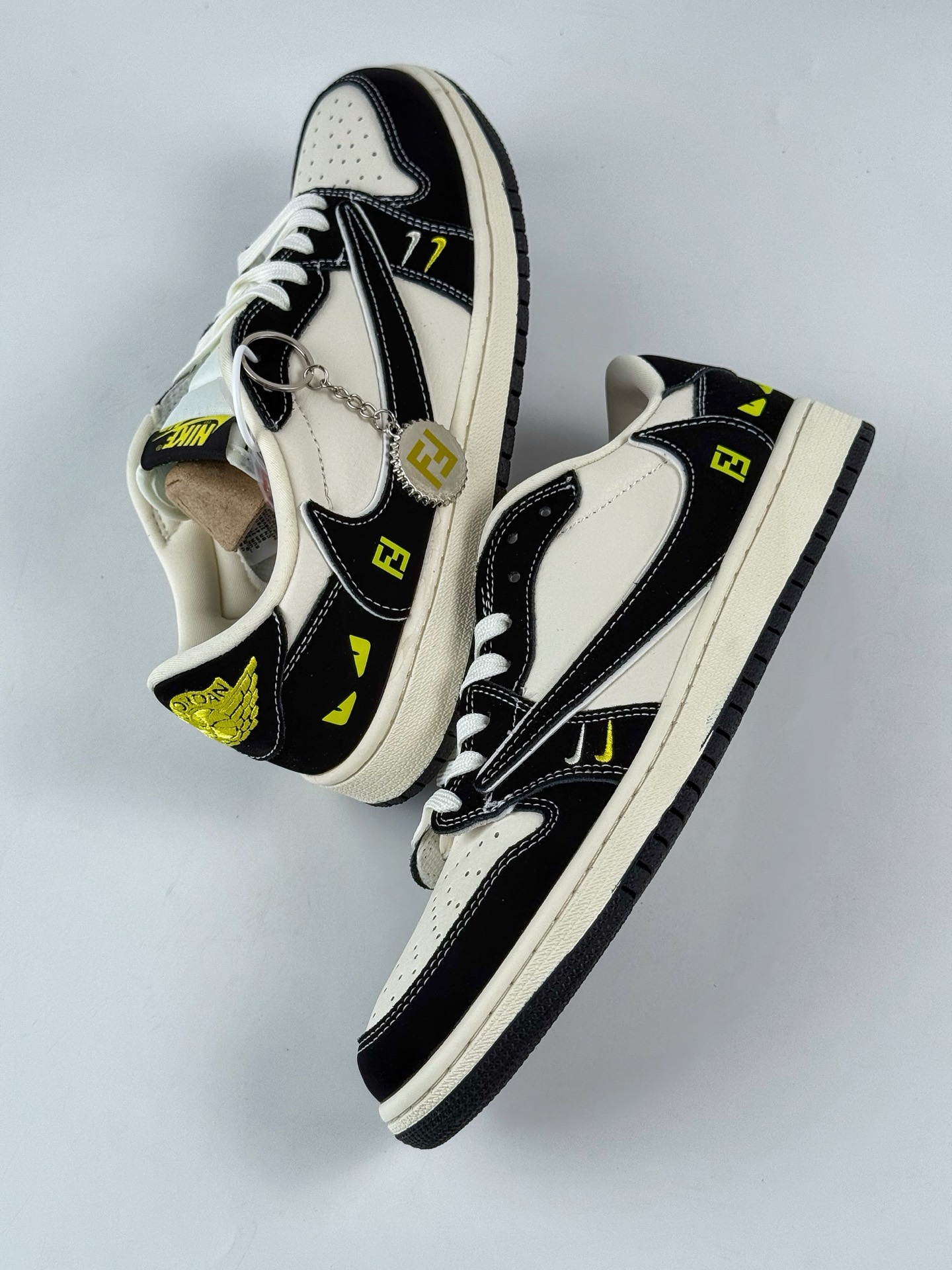 Travis Scott x Nike Air Jordan 1 Low Air Jordan 1 Low 反转黑白双小勾倒钩 XS2024-072-莆田鞋,莆田鞋货源,高仿鞋,高仿鞋货源,安福档口,莆田高仿鞋,莆田鞋批发,高仿鞋批发,莆田高仿运动鞋,高仿运动鞋,莆田运动鞋 Travis Scott x Nike Air Jordan 1 Low Air Jordan 1 Low 反转黑白双小勾倒钩 XS2024-072