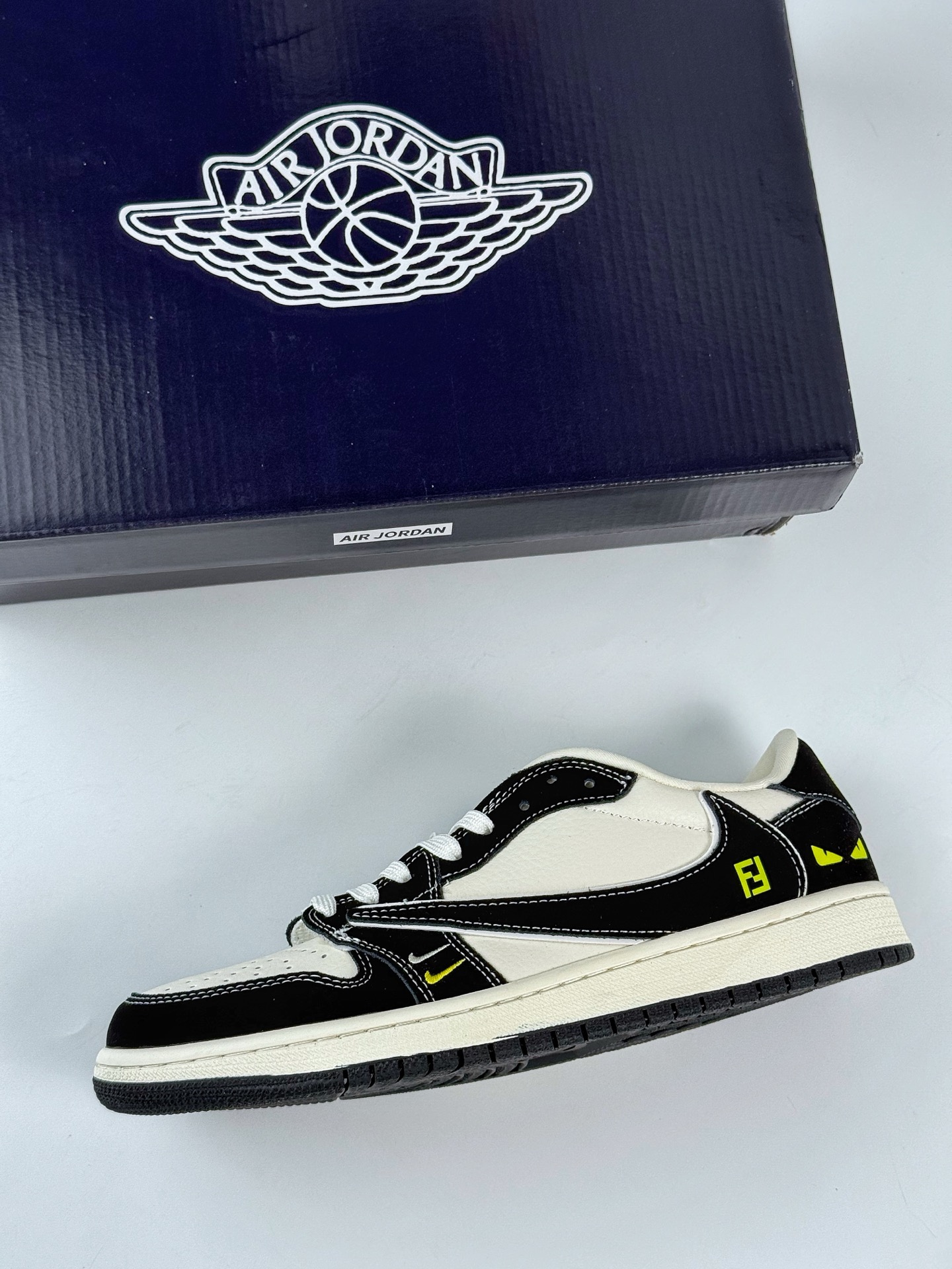 Travis Scott x Nike Air Jordan 1 Low Air Jordan 1 Low 反转黑白双小勾倒钩 XS2024-072-莆田鞋,莆田鞋货源,高仿鞋,高仿鞋货源,安福档口,莆田高仿鞋,莆田鞋批发,高仿鞋批发,莆田高仿运动鞋,高仿运动鞋,莆田运动鞋 Travis Scott x Nike Air Jordan 1 Low Air Jordan 1 Low 反转黑白双小勾倒钩 XS2024-072