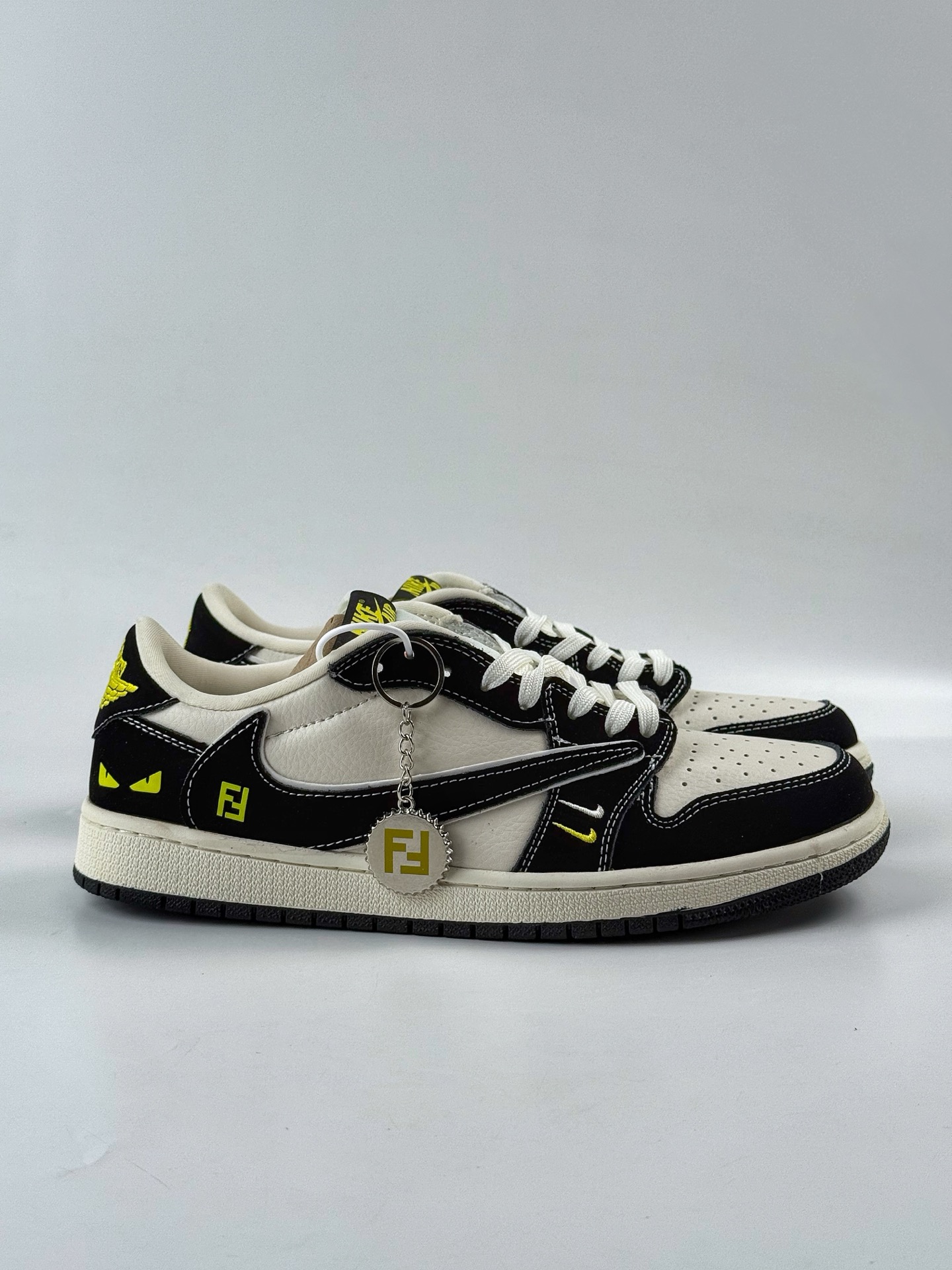 Travis Scott x Nike Air Jordan 1 Low Air Jordan 1 Low 反转黑白双小勾倒钩 XS2024-072-莆田鞋,莆田鞋货源,高仿鞋,高仿鞋货源,安福档口,莆田高仿鞋,莆田鞋批发,高仿鞋批发,莆田高仿运动鞋,高仿运动鞋,莆田运动鞋 Travis Scott x Nike Air Jordan 1 Low Air Jordan 1 Low 反转黑白双小勾倒钩 XS2024-072