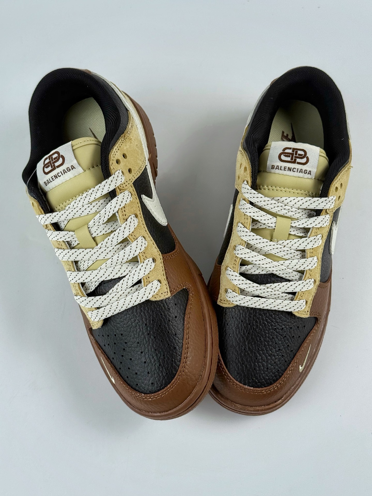 Nike SB Dunk Low x Balenciaga 棕黑小勾满天星 FX1588-313-莆田鞋,莆田鞋货源,高仿鞋,高仿鞋货源,安福档口,莆田高仿鞋,莆田鞋批发,高仿鞋批发,莆田高仿运动鞋,高仿运动鞋,莆田运动鞋 Nike SB Dunk Low x Balenciaga 棕黑小勾满天星 FX1588-313