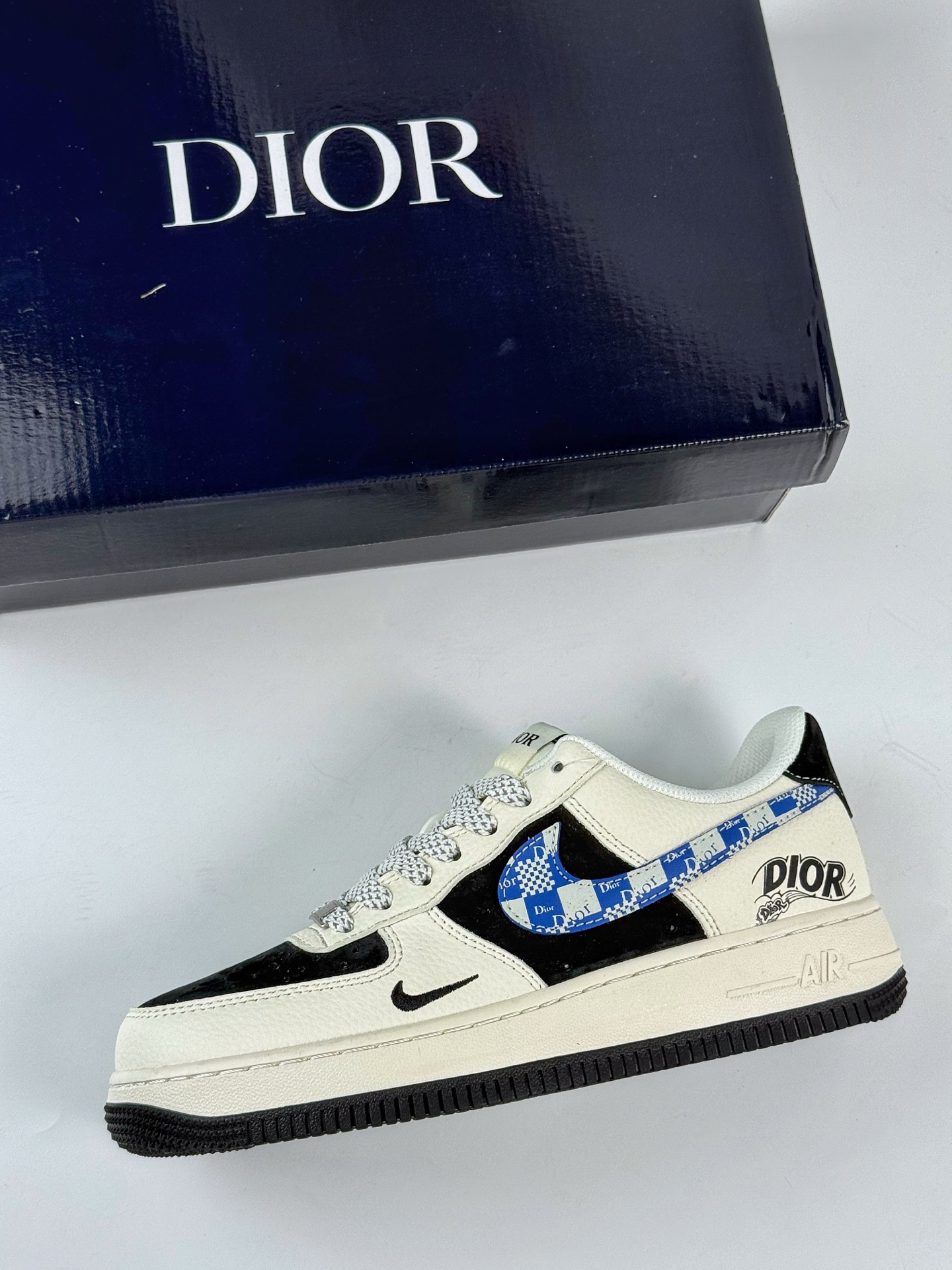 260 Nike Air Force 1 Low 07 x DIOR 白黑蓝小勾满天星 HS8068-044-Chinese UA Cheap High Quatity Brand Clothes Bags handbags Sneakers wholesale wholesaler seller from China Factory suppliers Fashion Clothing Shoes best Quality Beautiful Price 260 Nike Air Force 1 Low 07 x DIOR 白黑蓝小勾满天星 HS8068-044