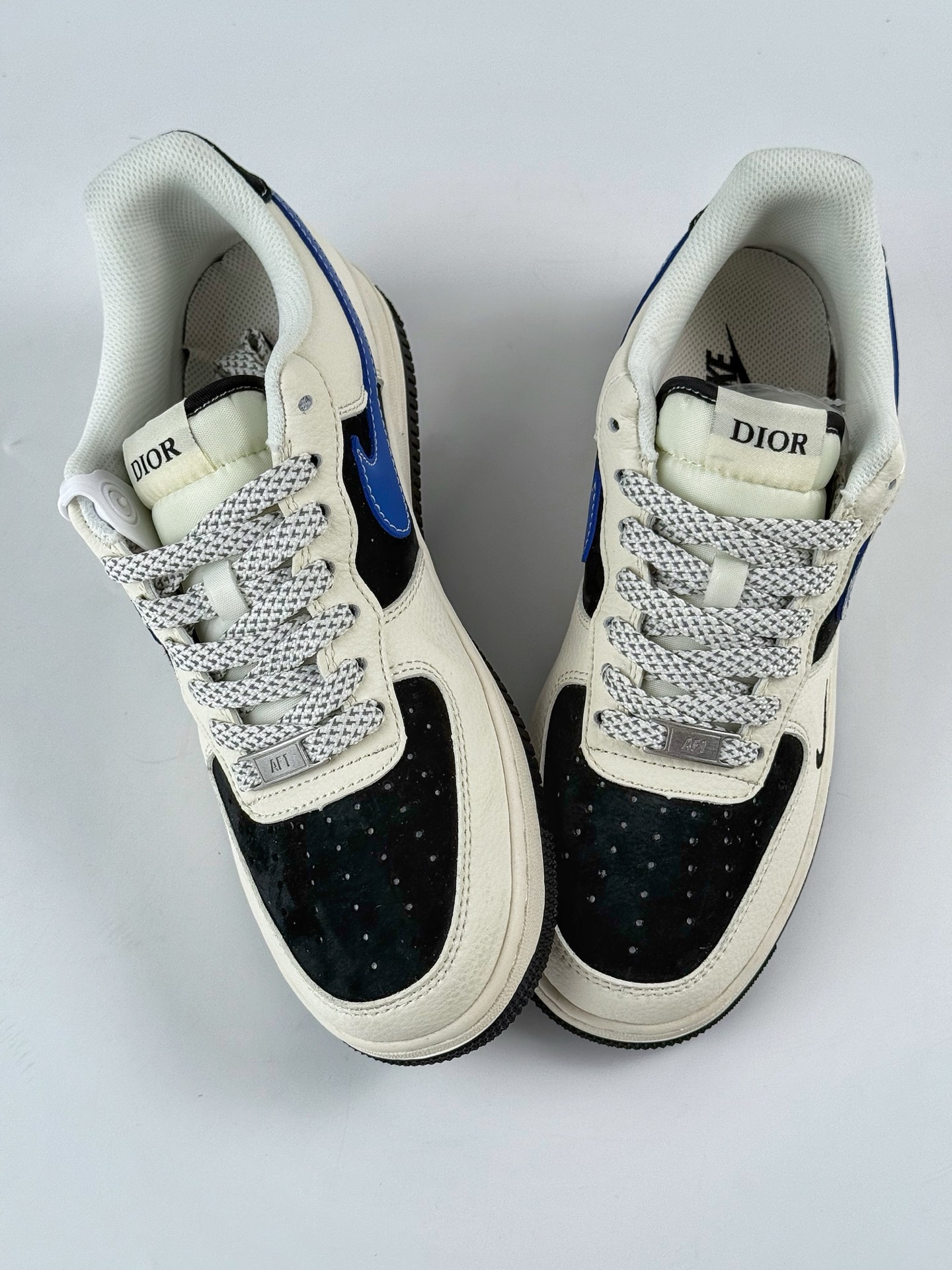 260 Nike Air Force 1 Low 07 x DIOR 白黑蓝小勾满天星 HS8068-044-Chinese UA Cheap High Quatity Brand Clothes Bags handbags Sneakers wholesale wholesaler seller from China Factory suppliers Fashion Clothing Shoes best Quality Beautiful Price 260 Nike Air Force 1 Low 07 x DIOR 白黑蓝小勾满天星 HS8068-044