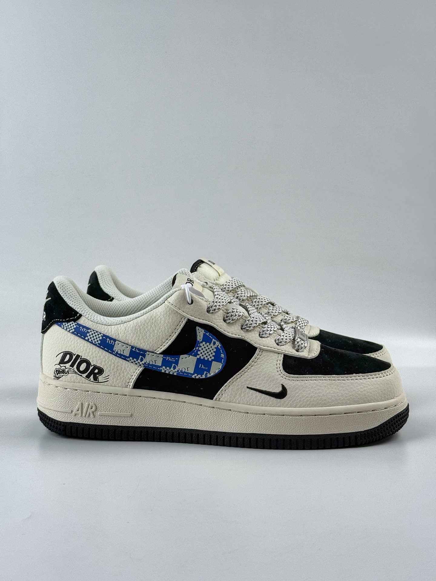 260 Nike Air Force 1 Low 07 x DIOR 白黑蓝小勾满天星 HS8068-044-Chinese UA Cheap High Quatity Brand Clothes Bags handbags Sneakers wholesale wholesaler seller from China Factory suppliers Fashion Clothing Shoes best Quality Beautiful Price 260 Nike Air Force 1 Low 07 x DIOR 白黑蓝小勾满天星 HS8068-044