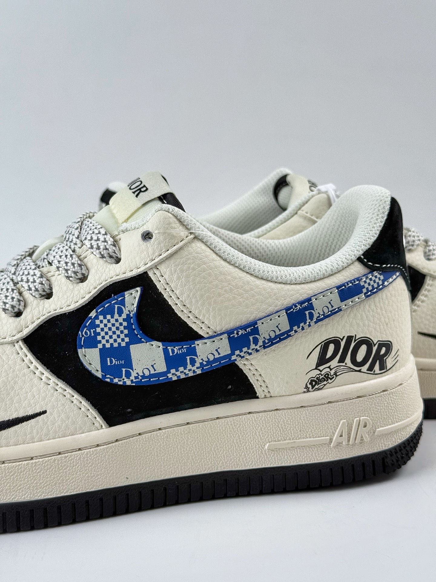 260 Nike Air Force 1 Low 07 x DIOR 白黑蓝小勾满天星 HS8068-044-Chinese UA Cheap High Quatity Brand Clothes Bags handbags Sneakers wholesale wholesaler seller from China Factory suppliers Fashion Clothing Shoes best Quality Beautiful Price 260 Nike Air Force 1 Low 07 x DIOR 白黑蓝小勾满天星 HS8068-044