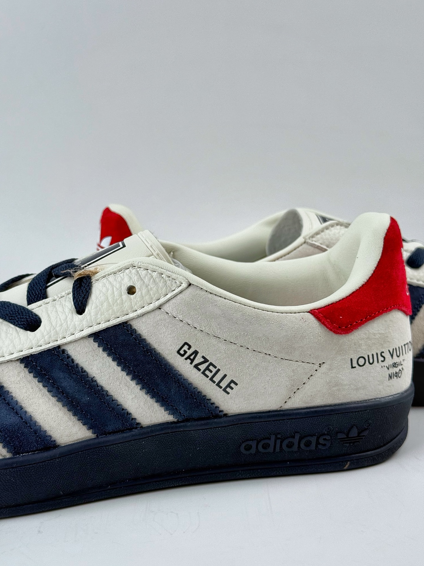 200 Adidas三叶草SAMBA OG x Louis Vuitton 白蓝 休闲板鞋 SC9207-725-Chinese UA Cheap High Quatity Brand Clothes Bags handbags Sneakers wholesale wholesaler seller from China Factory suppliers Fashion Clothing Shoes best Quality Beautiful Price 200 Adidas三叶草SAMBA OG x Louis Vuitton 白蓝 休闲板鞋 SC9207-725