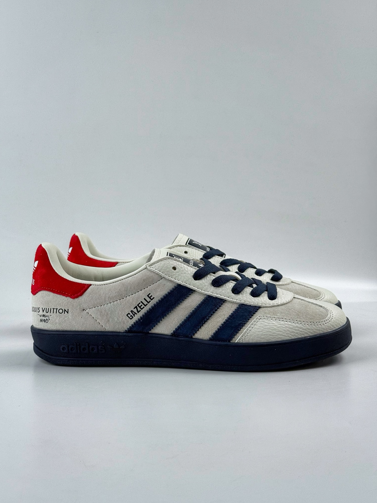 200 Adidas三叶草SAMBA OG x Louis Vuitton 白蓝 休闲板鞋 SC9207-725-Chinese UA Cheap High Quatity Brand Clothes Bags handbags Sneakers wholesale wholesaler seller from China Factory suppliers Fashion Clothing Shoes best Quality Beautiful Price 200 Adidas三叶草SAMBA OG x Louis Vuitton 白蓝 休闲板鞋 SC9207-725