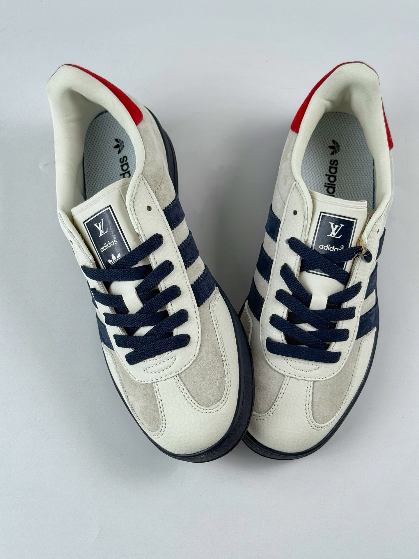 200 Adidas三叶草SAMBA OG x Louis Vuitton 白蓝 休闲板鞋 SC9207-725-Chinese UA Cheap High Quatity Brand Clothes Bags handbags Sneakers wholesale wholesaler seller from China Factory suppliers Fashion Clothing Shoes best Quality Beautiful Price 200 Adidas三叶草SAMBA OG x Louis Vuitton 白蓝 休闲板鞋 SC9207-725