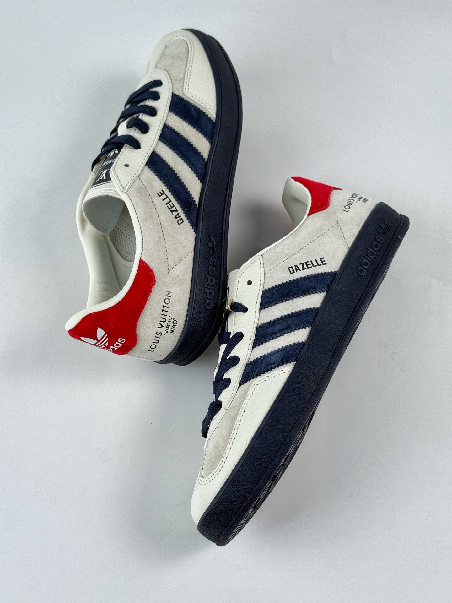 200 Adidas三叶草SAMBA OG x Louis Vuitton 白蓝 休闲板鞋 SC9207-725-Chinese UA Cheap High Quatity Brand Clothes Bags handbags Sneakers wholesale wholesaler seller from China Factory suppliers Fashion Clothing Shoes best Quality Beautiful Price 200 Adidas三叶草SAMBA OG x Louis Vuitton 白蓝 休闲板鞋 SC9207-725