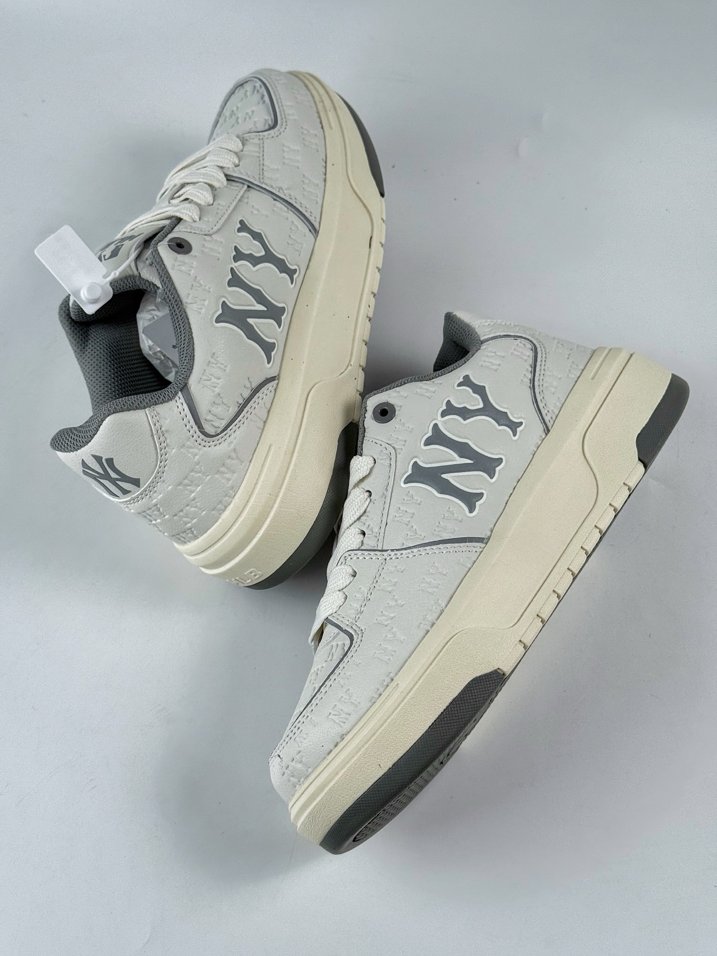 170 NY美国榄球洋基队 x MLB Chunky Runner Basic 厚底老爹厚底休闲运动慢跑鞋 3ASXE035N-Chinese UA Cheap High Quatity Brand Clothes Bags handbags Sneakers wholesale wholesaler seller from China Factory suppliers Fashion Clothing Shoes best Quality Beautiful Price 170 NY美国榄球洋基队 x MLB Chunky Runner Basic 厚底老爹厚底休闲运动慢跑鞋 3ASXE035N