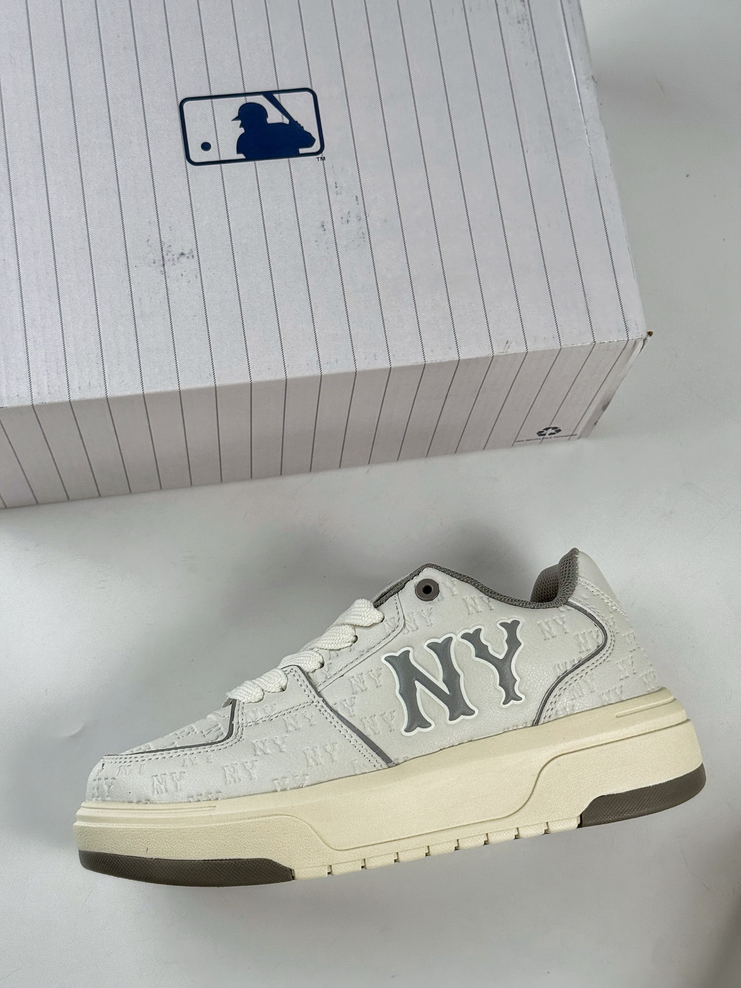 170 NY美国榄球洋基队 x MLB Chunky Runner Basic 厚底老爹厚底休闲运动慢跑鞋 3ASXE035N-Chinese UA Cheap High Quatity Brand Clothes Bags handbags Sneakers wholesale wholesaler seller from China Factory suppliers Fashion Clothing Shoes best Quality Beautiful Price 170 NY美国榄球洋基队 x MLB Chunky Runner Basic 厚底老爹厚底休闲运动慢跑鞋 3ASXE035N