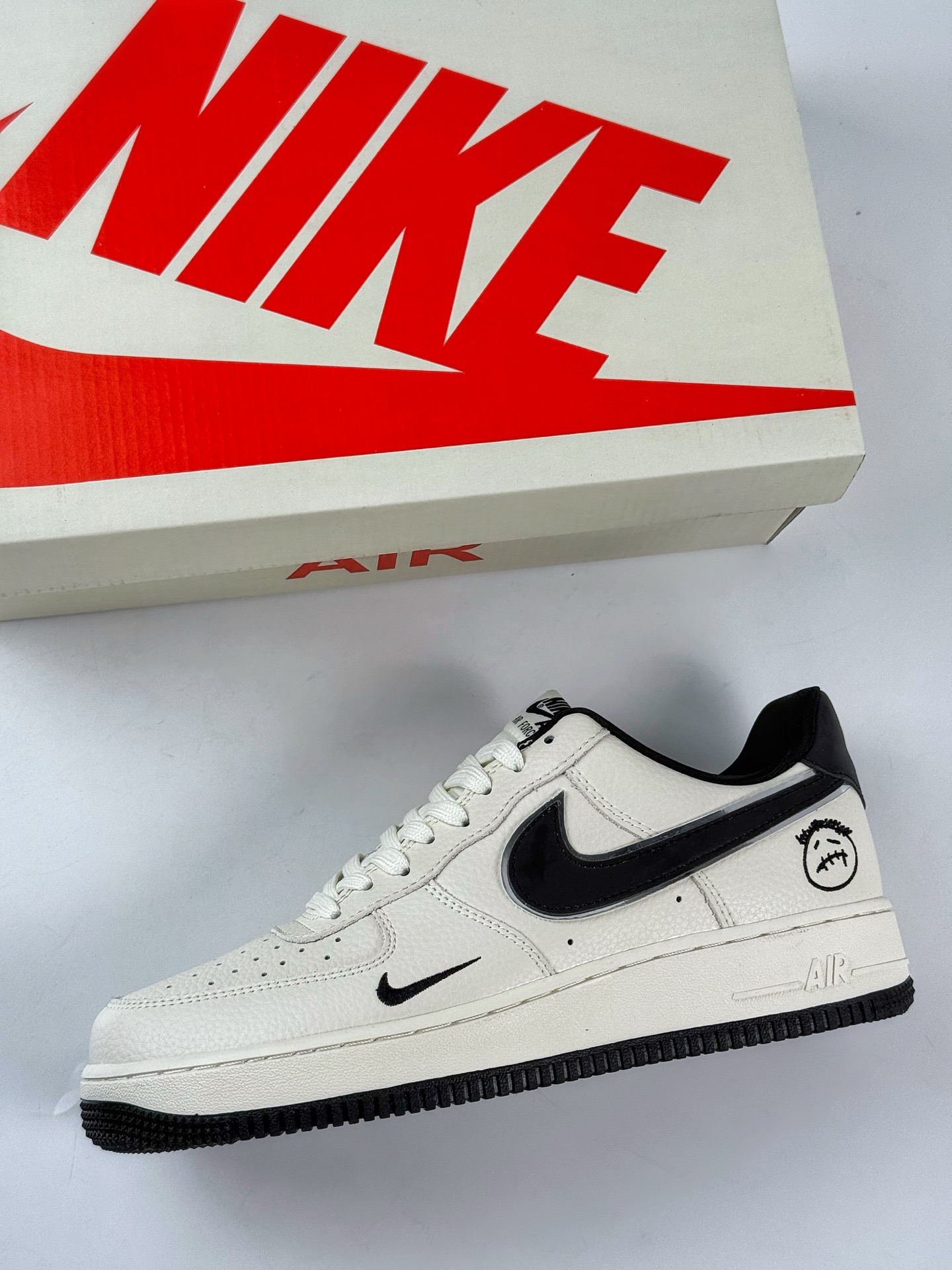 260 Nike Air Force 1 Low 07 白黑小勾 DF0188-072-Chinese UA Cheap High Quatity Brand Clothes Bags handbags Sneakers wholesale wholesaler seller from China Factory suppliers Fashion Clothing Shoes best Quality Beautiful Price 260 Nike Air Force 1 Low 07 白黑小勾 DF0188-072