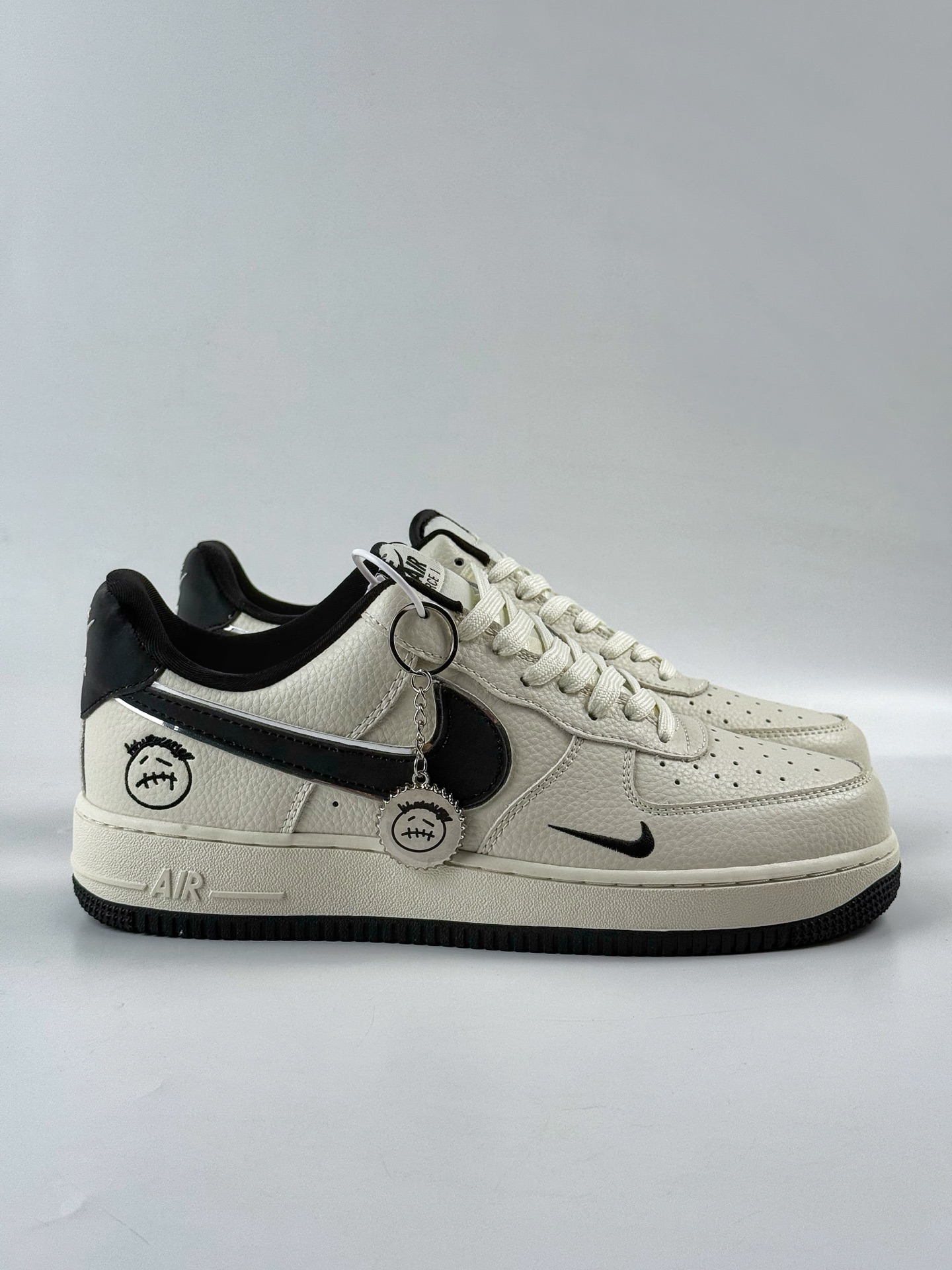 260 Nike Air Force 1 Low 07 白黑小勾 DF0188-072-Chinese UA Cheap High Quatity Brand Clothes Bags handbags Sneakers wholesale wholesaler seller from China Factory suppliers Fashion Clothing Shoes best Quality Beautiful Price 260 Nike Air Force 1 Low 07 白黑小勾 DF0188-072