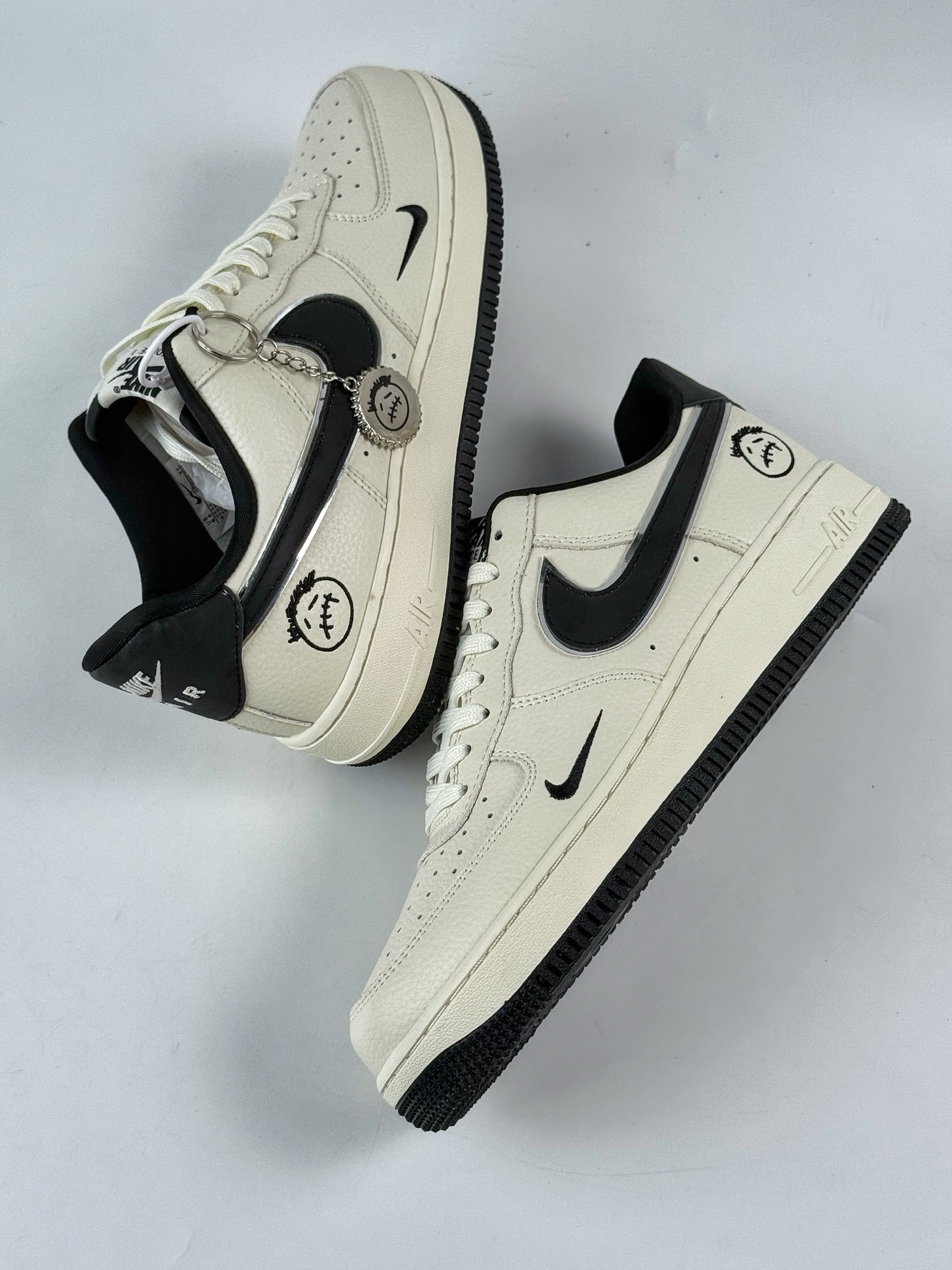 260 Nike Air Force 1 Low 07 白黑小勾 DF0188-072-Chinese UA Cheap High Quatity Brand Clothes Bags handbags Sneakers wholesale wholesaler seller from China Factory suppliers Fashion Clothing Shoes best Quality Beautiful Price 260 Nike Air Force 1 Low 07 白黑小勾 DF0188-072
