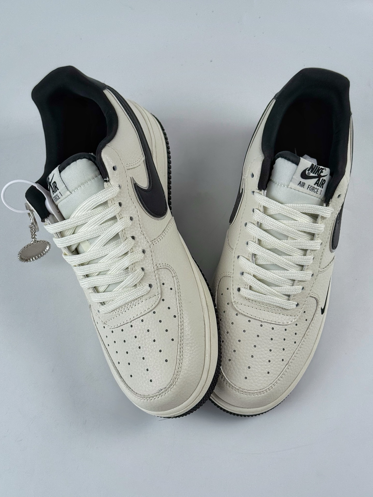 260 Nike Air Force 1 Low 07 白黑小勾 DF0188-072-Chinese UA Cheap High Quatity Brand Clothes Bags handbags Sneakers wholesale wholesaler seller from China Factory suppliers Fashion Clothing Shoes best Quality Beautiful Price 260 Nike Air Force 1 Low 07 白黑小勾 DF0188-072