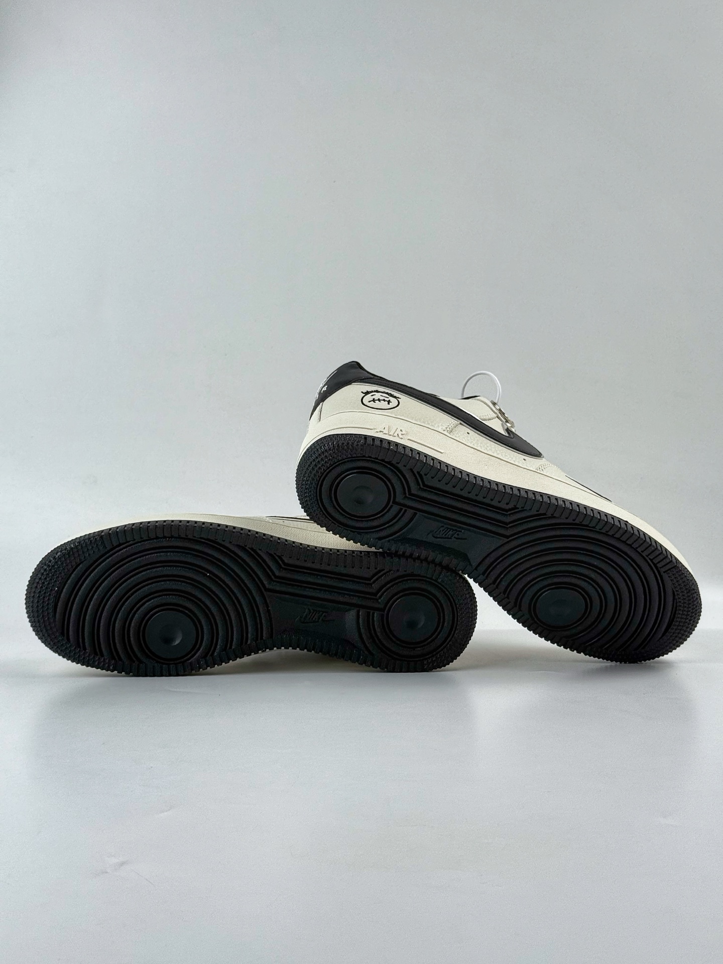 260 Nike Air Force 1 Low 07 白黑小勾 DF0188-072-Chinese UA Cheap High Quatity Brand Clothes Bags handbags Sneakers wholesale wholesaler seller from China Factory suppliers Fashion Clothing Shoes best Quality Beautiful Price 260 Nike Air Force 1 Low 07 白黑小勾 DF0188-072