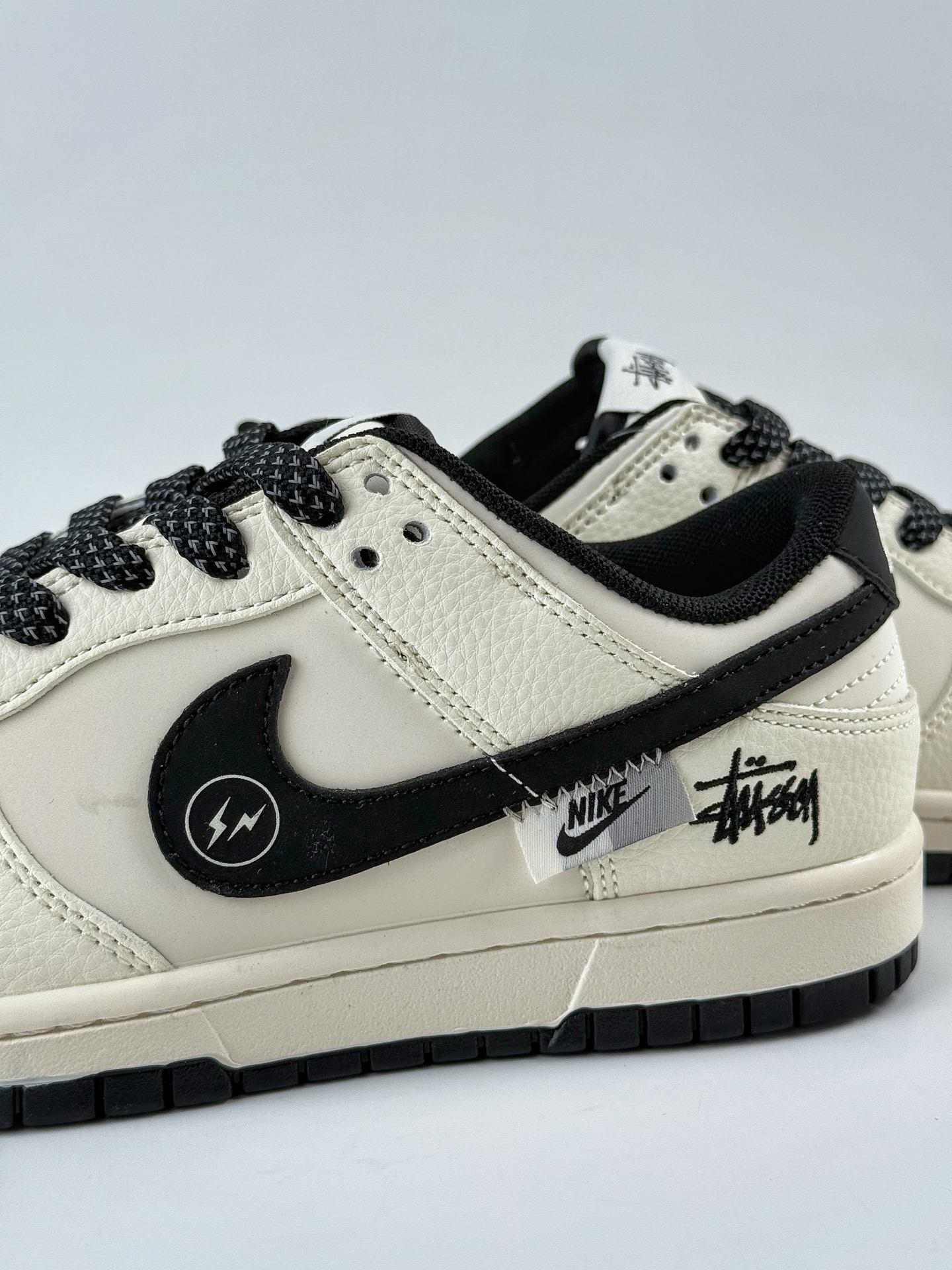 280 Nike Air Force 1 Low 07 x Stussy 白黑闪电满天星 QW5836-018-Chinese UA Cheap High Quatity Brand Clothes Bags handbags Sneakers wholesale wholesaler seller from China Factory suppliers Fashion Clothing Shoes best Quality Beautiful Price 280 Nike Air Force 1 Low 07 x Stussy 白黑闪电满天星 QW5836-018