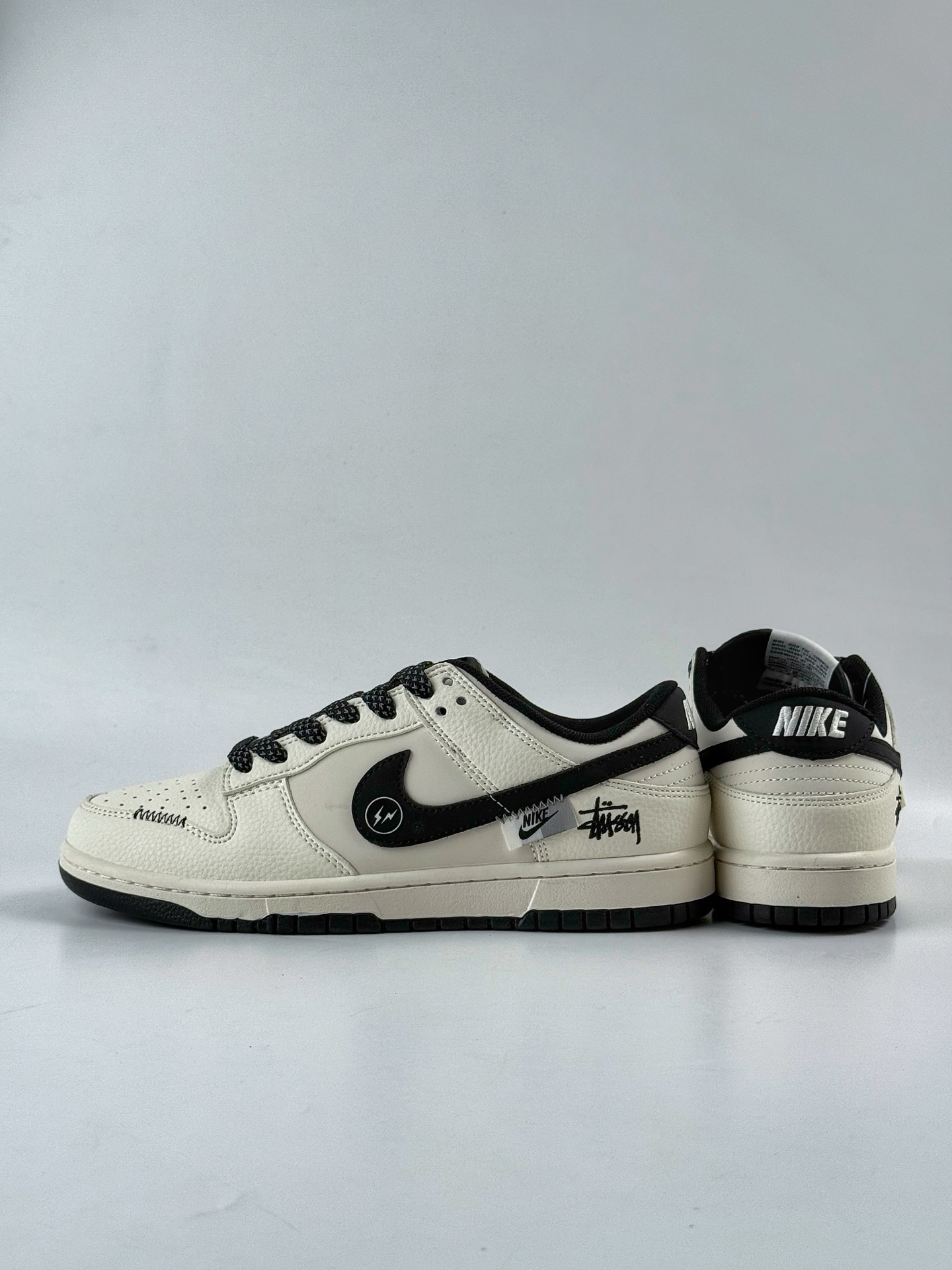 280 Nike Air Force 1 Low 07 x Stussy 白黑闪电满天星 QW5836-018-Chinese UA Cheap High Quatity Brand Clothes Bags handbags Sneakers wholesale wholesaler seller from China Factory suppliers Fashion Clothing Shoes best Quality Beautiful Price 280 Nike Air Force 1 Low 07 x Stussy 白黑闪电满天星 QW5836-018
