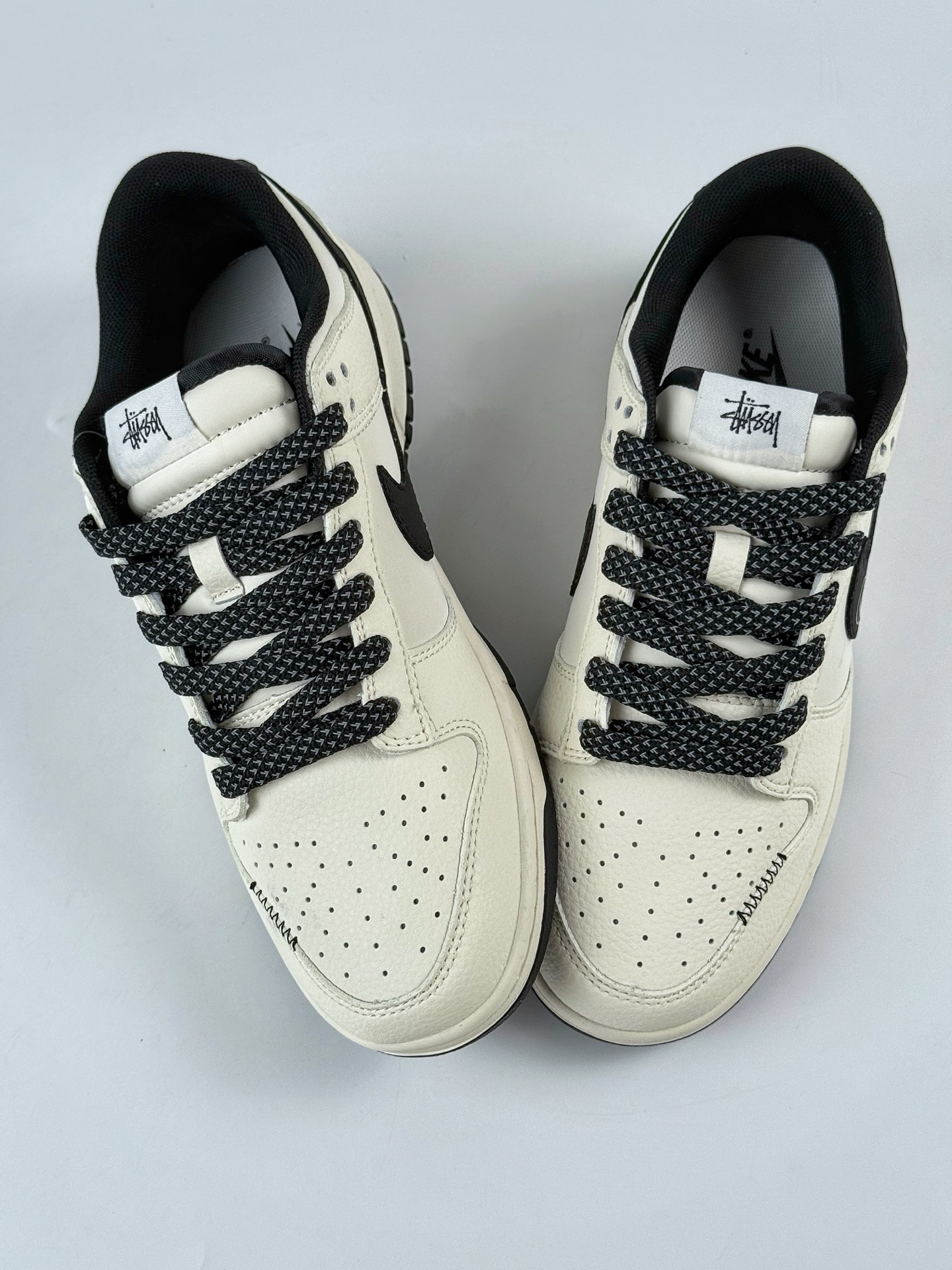 280 Nike Air Force 1 Low 07 x Stussy 白黑闪电满天星 QW5836-018-Chinese UA Cheap High Quatity Brand Clothes Bags handbags Sneakers wholesale wholesaler seller from China Factory suppliers Fashion Clothing Shoes best Quality Beautiful Price 280 Nike Air Force 1 Low 07 x Stussy 白黑闪电满天星 QW5836-018