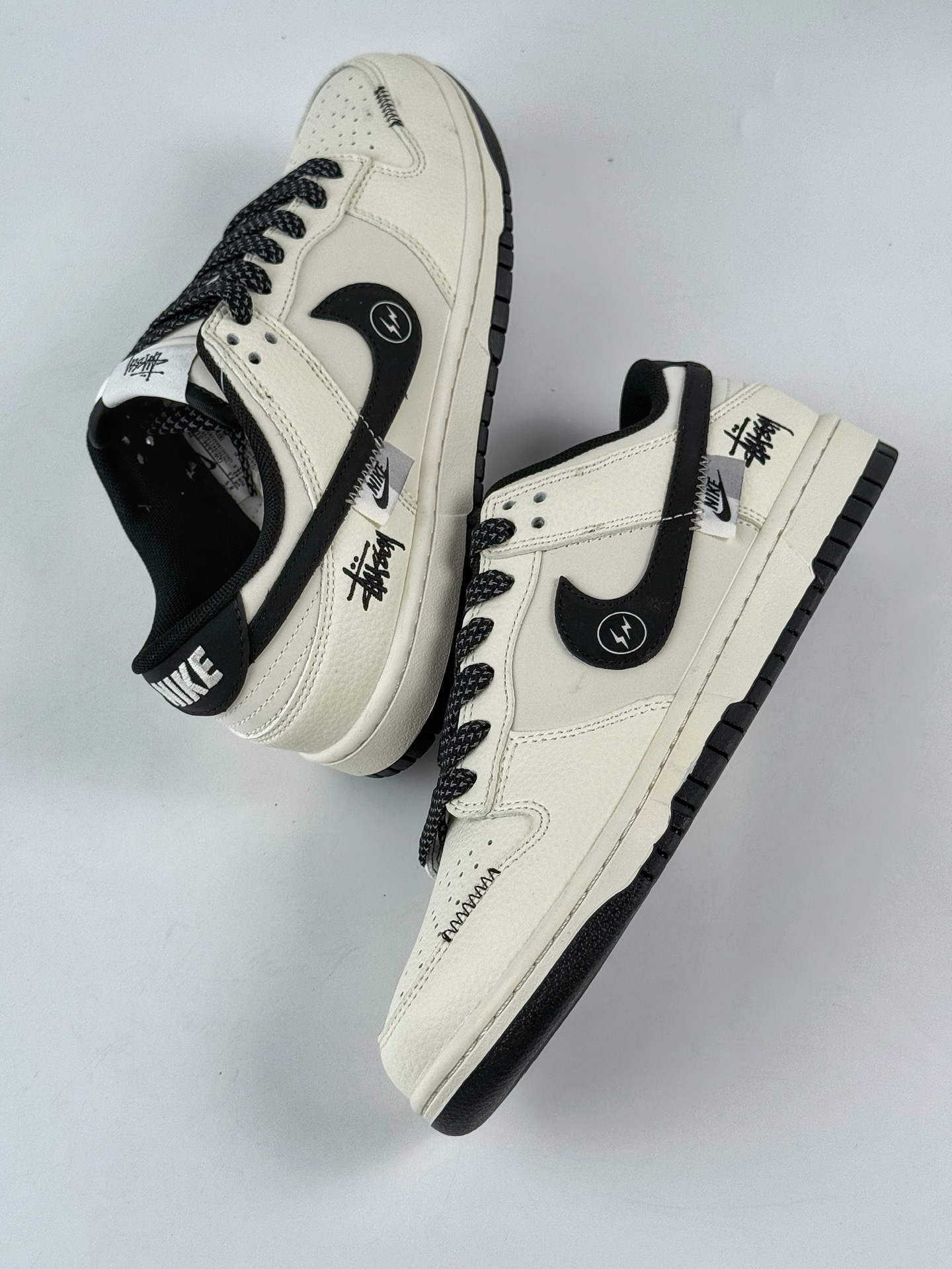 280 Nike Air Force 1 Low 07 x Stussy 白黑闪电满天星 QW5836-018-Chinese UA Cheap High Quatity Brand Clothes Bags handbags Sneakers wholesale wholesaler seller from China Factory suppliers Fashion Clothing Shoes best Quality Beautiful Price 280 Nike Air Force 1 Low 07 x Stussy 白黑闪电满天星 QW5836-018