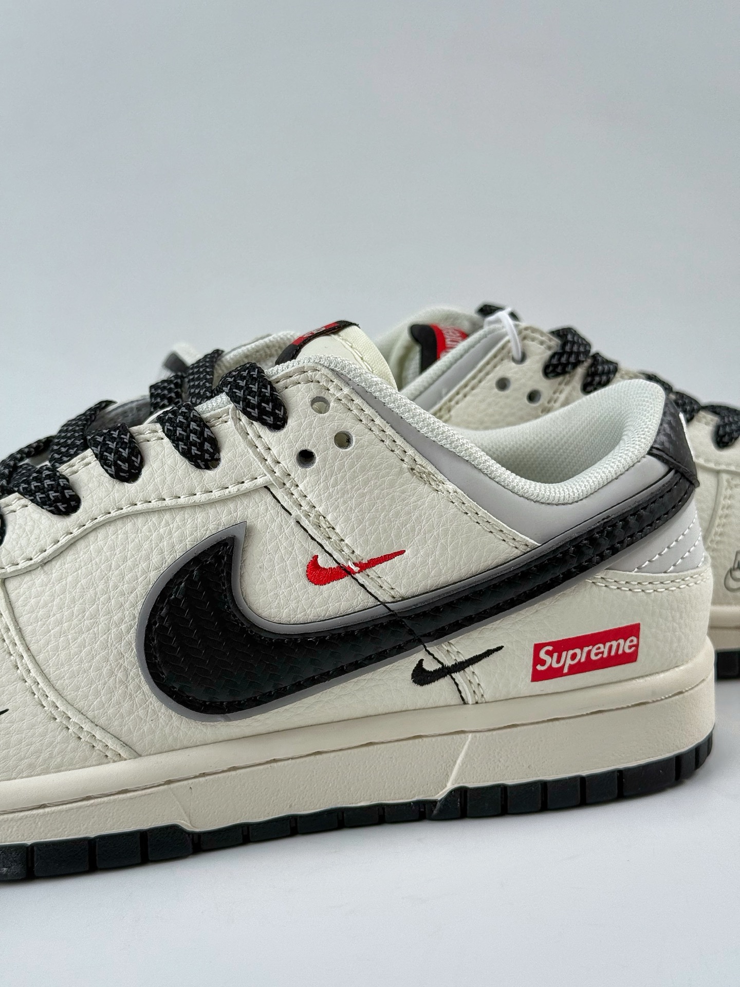 280 Nike SB Dunk Low x Superme 白黑三小勾满天星 JP1628-008-Chinese UA Cheap High Quatity Brand Clothes Bags handbags Sneakers wholesale wholesaler seller from China Factory suppliers Fashion Clothing Shoes best Quality Beautiful Price 280 Nike SB Dunk Low x Superme 白黑三小勾满天星 JP1628-008