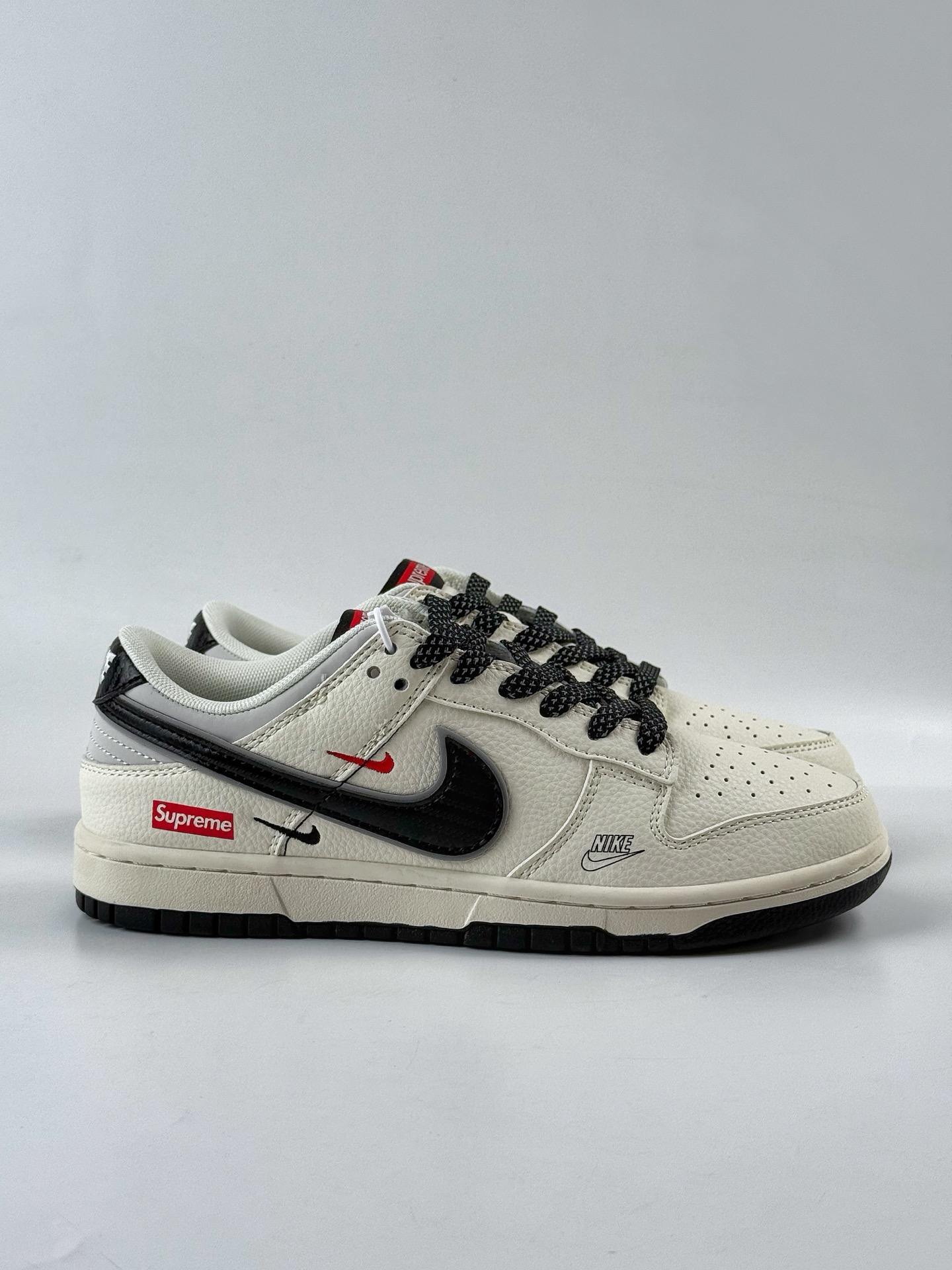 280 Nike SB Dunk Low x Superme 白黑三小勾满天星 JP1628-008-Chinese UA Cheap High Quatity Brand Clothes Bags handbags Sneakers wholesale wholesaler seller from China Factory suppliers Fashion Clothing Shoes best Quality Beautiful Price 280 Nike SB Dunk Low x Superme 白黑三小勾满天星 JP1628-008