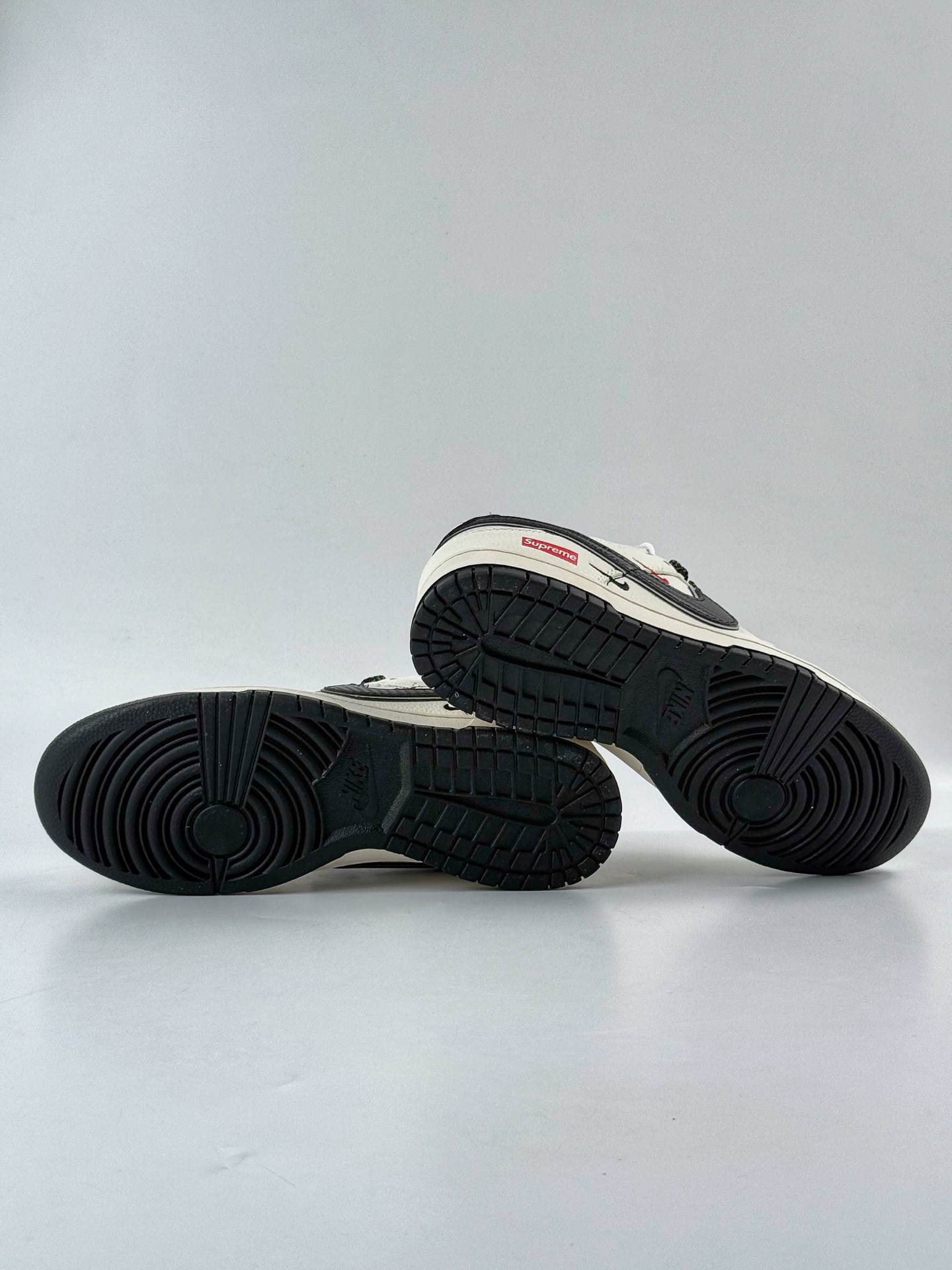 280 Nike SB Dunk Low x Superme 白黑三小勾满天星 JP1628-008-Chinese UA Cheap High Quatity Brand Clothes Bags handbags Sneakers wholesale wholesaler seller from China Factory suppliers Fashion Clothing Shoes best Quality Beautiful Price 280 Nike SB Dunk Low x Superme 白黑三小勾满天星 JP1628-008