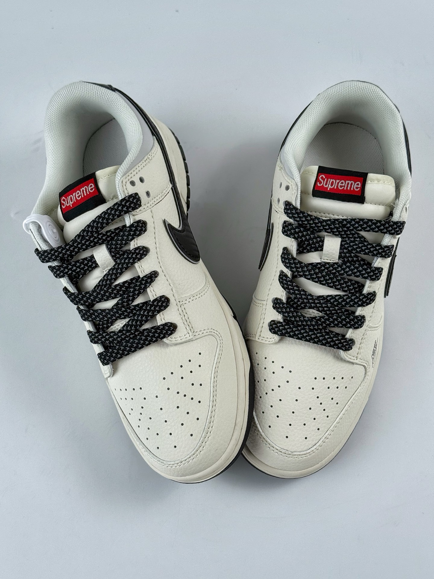 280 Nike SB Dunk Low x Superme 白黑三小勾满天星 JP1628-008-Chinese UA Cheap High Quatity Brand Clothes Bags handbags Sneakers wholesale wholesaler seller from China Factory suppliers Fashion Clothing Shoes best Quality Beautiful Price 280 Nike SB Dunk Low x Superme 白黑三小勾满天星 JP1628-008