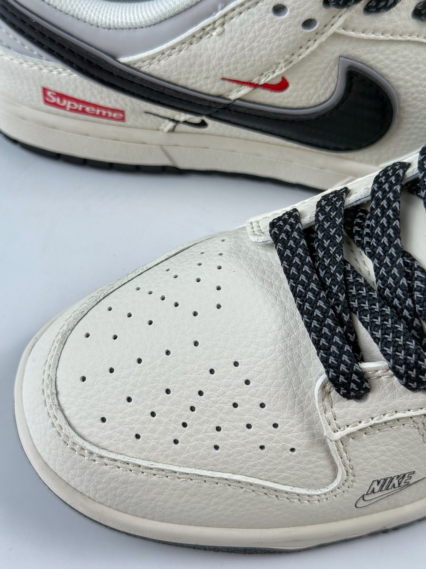 280 Nike SB Dunk Low x Superme 白黑三小勾满天星 JP1628-008-Chinese UA Cheap High Quatity Brand Clothes Bags handbags Sneakers wholesale wholesaler seller from China Factory suppliers Fashion Clothing Shoes best Quality Beautiful Price 280 Nike SB Dunk Low x Superme 白黑三小勾满天星 JP1628-008