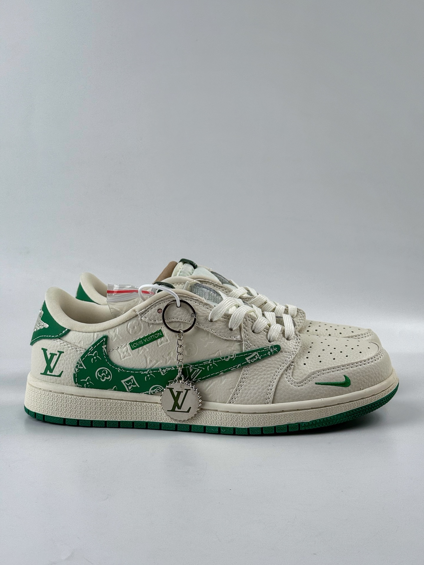 280 Travis Scott x Nike Air Jordan 1 Low x Louis Vuitton Air Jordan 1 Low 反转白绿满印倒钩 XS2025-064-Chinese UA Cheap High Quatity Brand Clothes Bags handbags Sneakers wholesale wholesaler seller from China Factory suppliers Fashion Clothing Shoes best Quality Beautiful Price 280 Travis Scott x Nike Air Jordan 1 Low x Louis Vuitton Air Jordan 1 Low 反转白绿满印倒钩 XS2025-064
